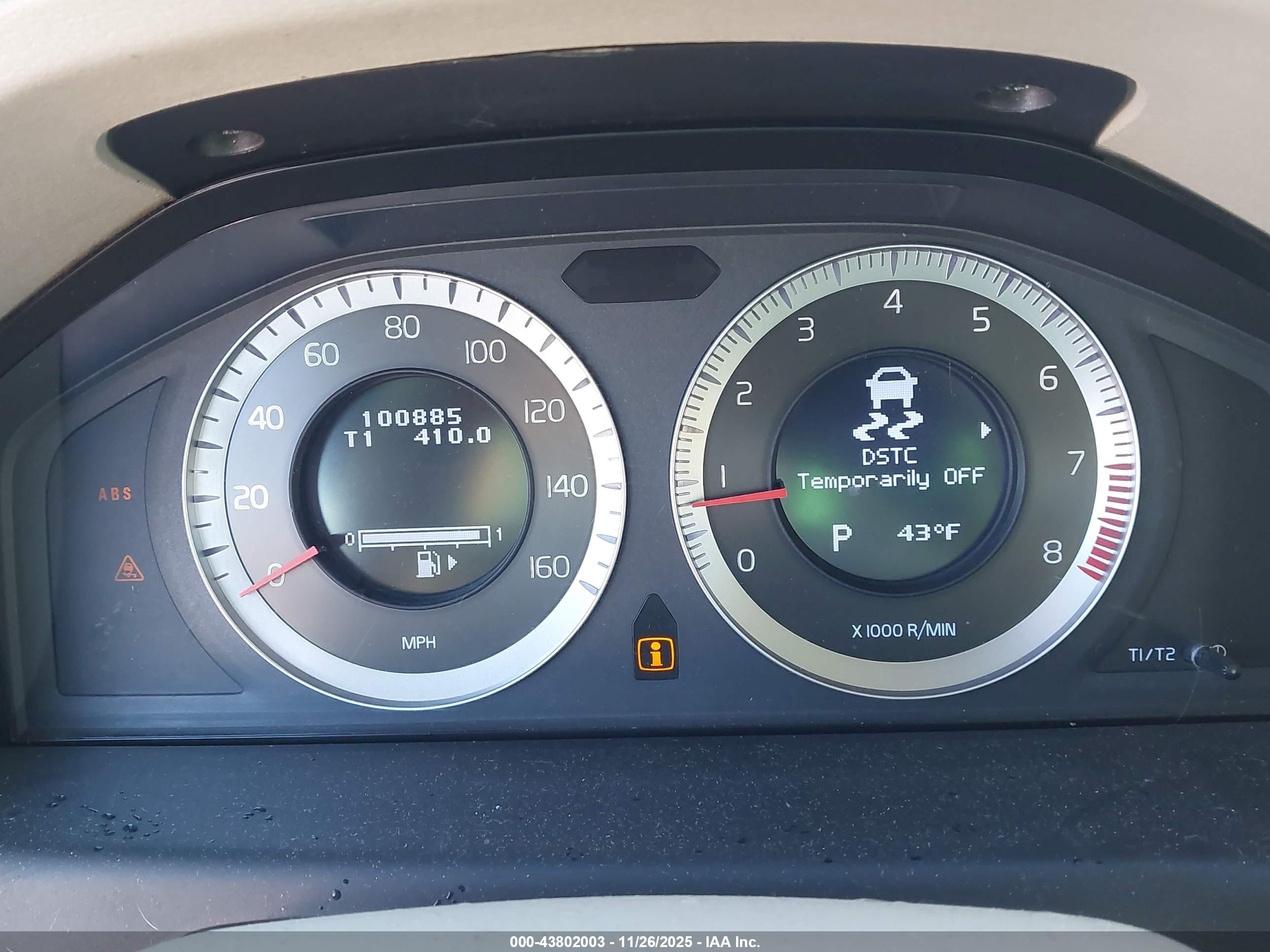 VOLVO XC70 image 7