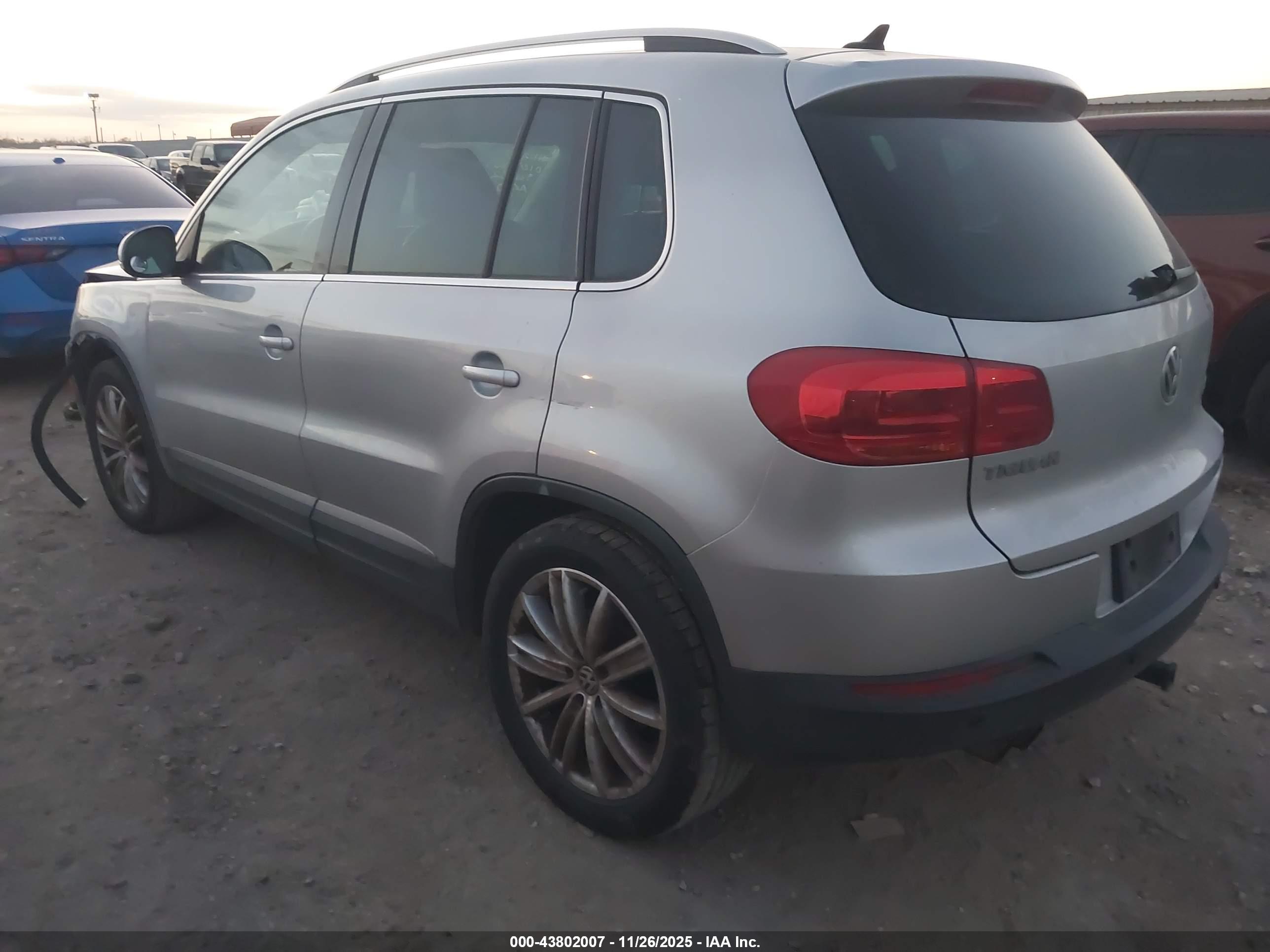VOLKSWAGEN TIGUAN image 3