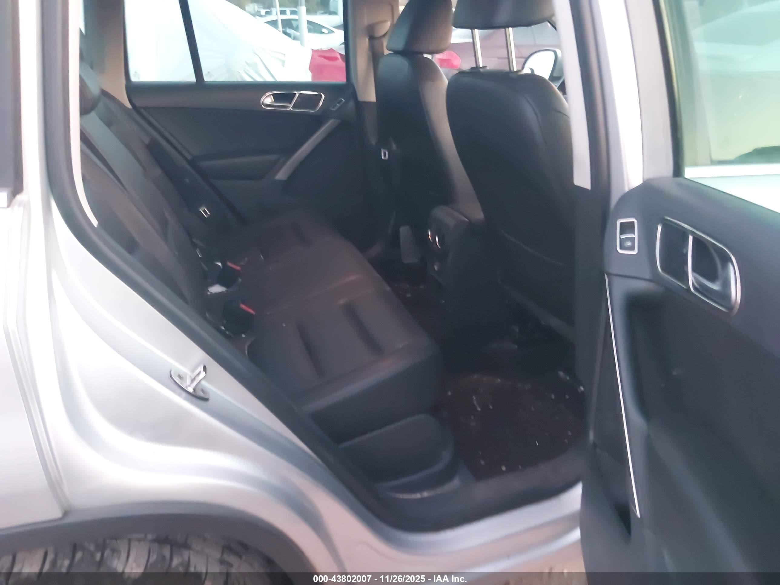 VOLKSWAGEN TIGUAN image 8