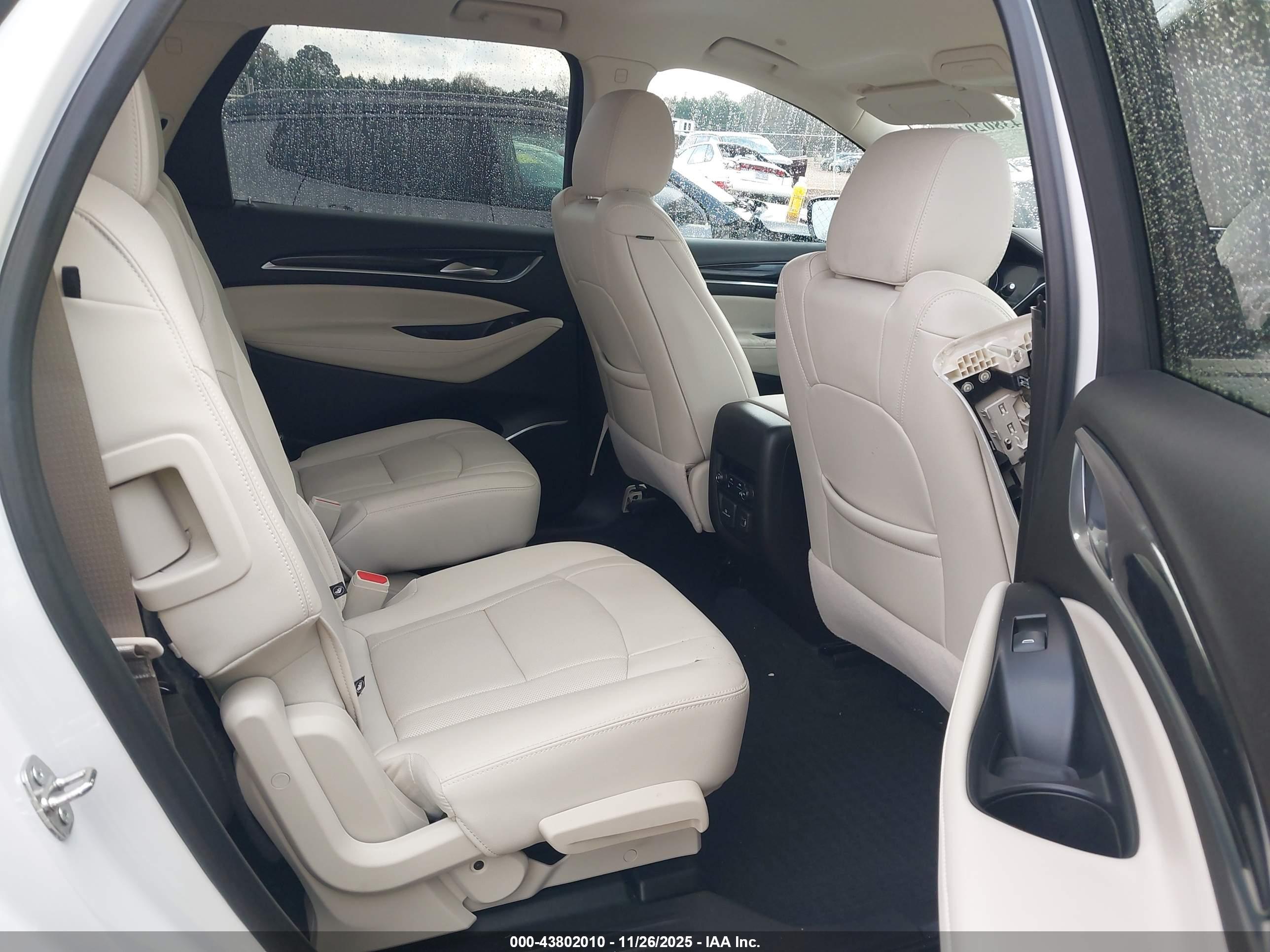 BUICK ENCLAVE image 8
