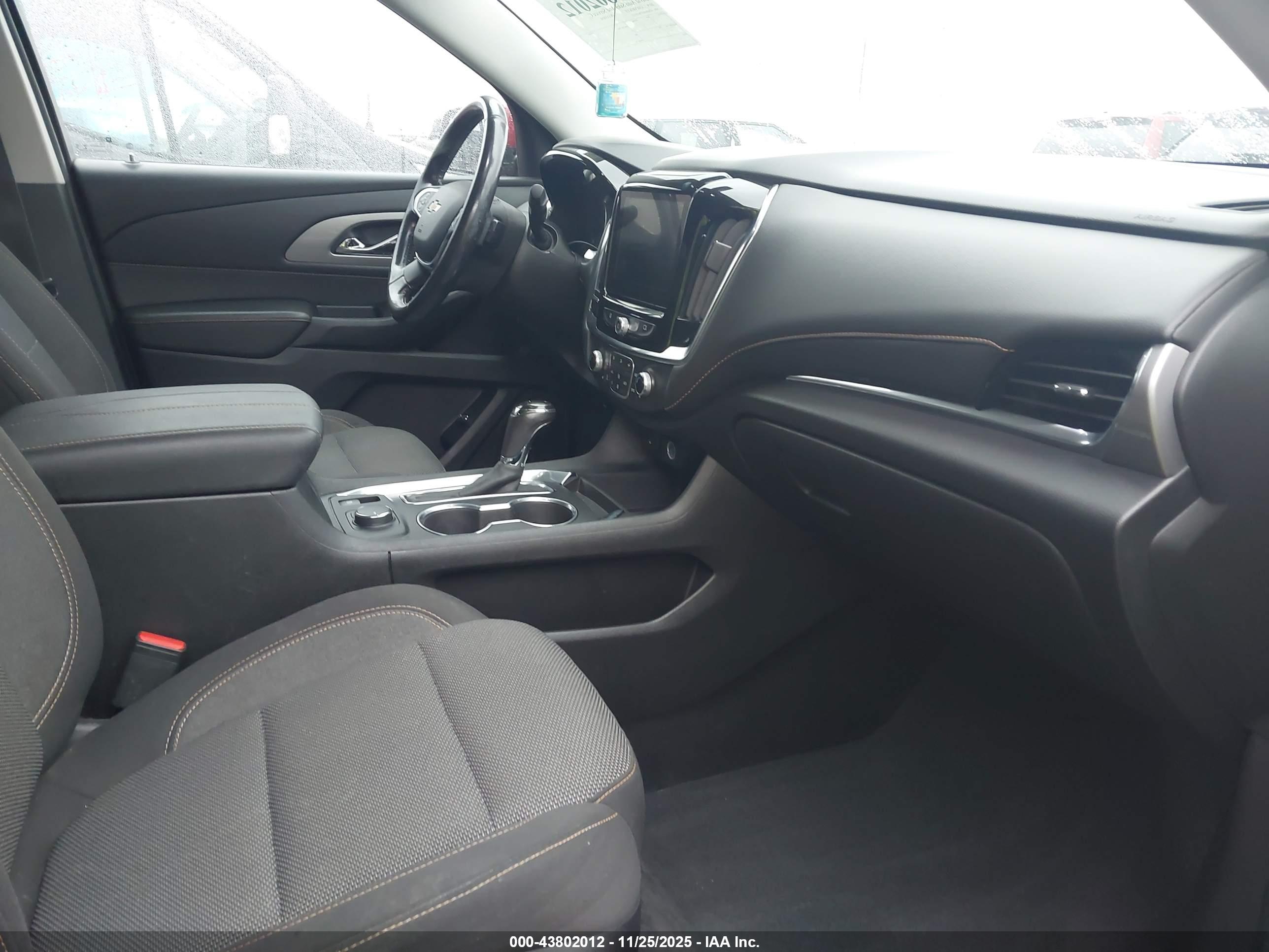 CHEVROLET TRAVERSE image 5