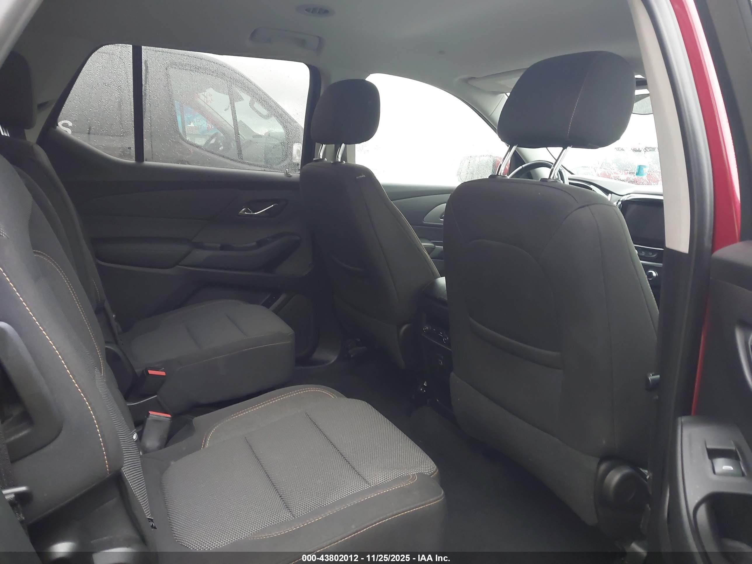 CHEVROLET TRAVERSE image 8