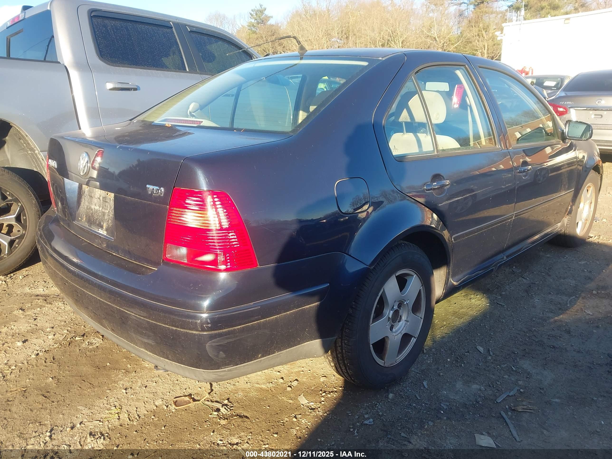 VOLKSWAGEN JETTA image 4