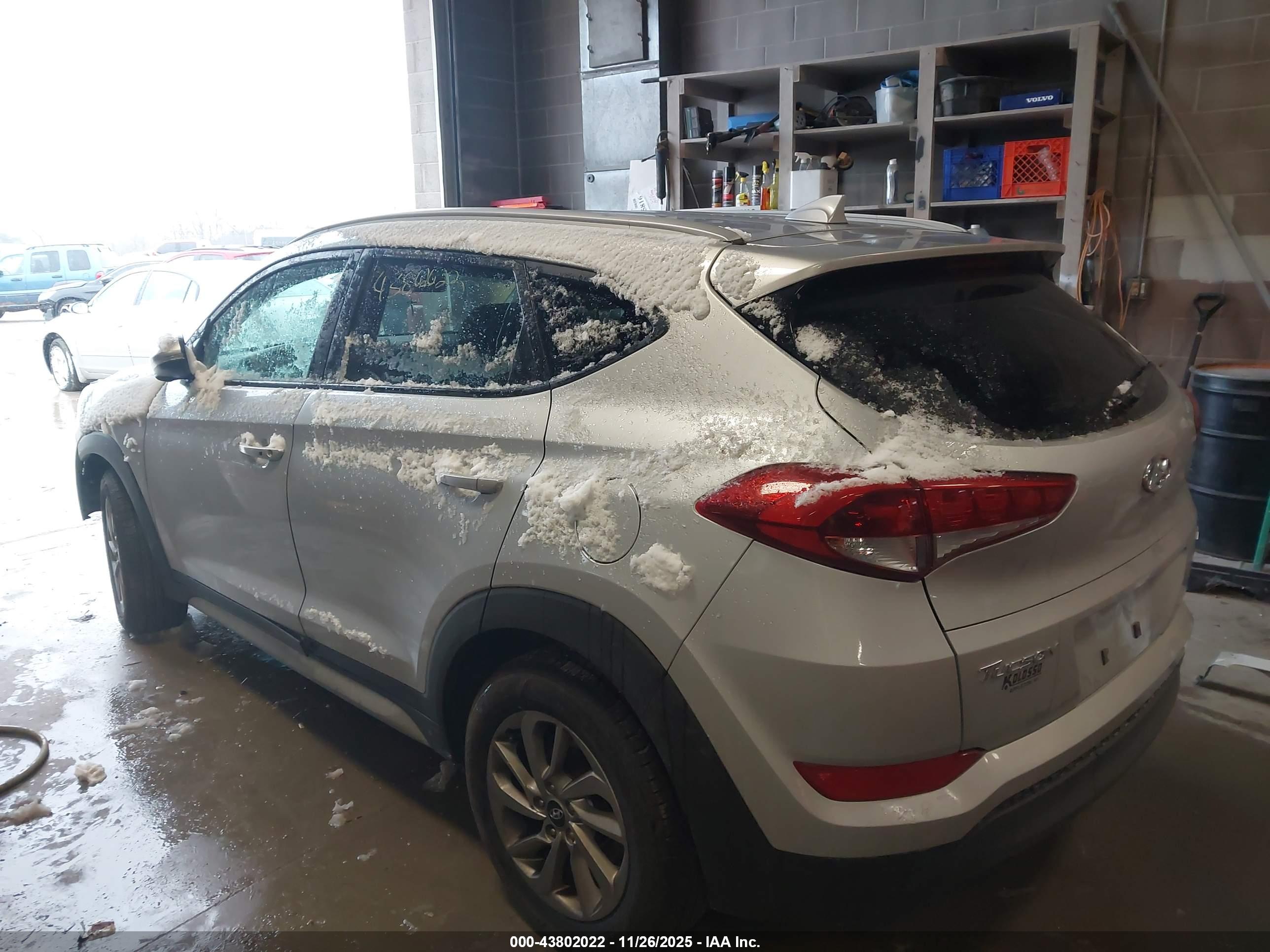HYUNDAI TUCSON image 3