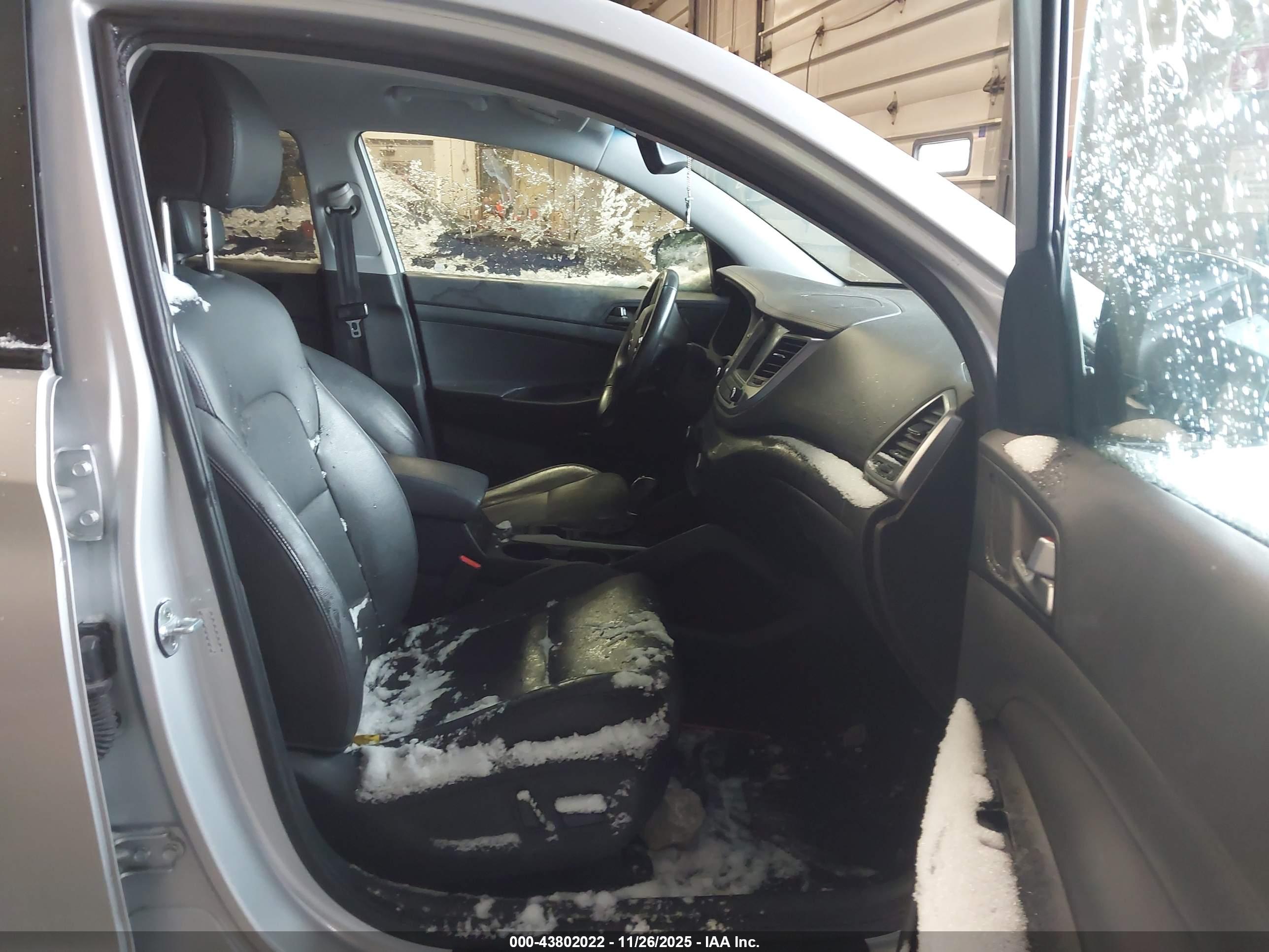 HYUNDAI TUCSON image 5