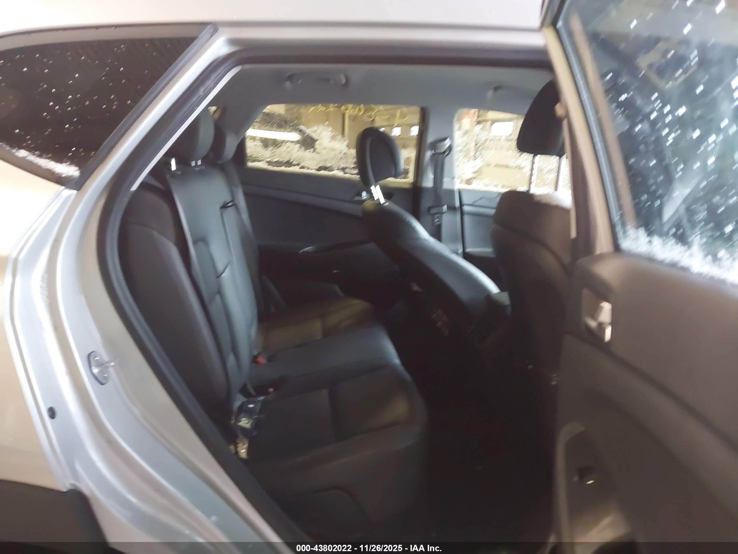 HYUNDAI TUCSON image 8