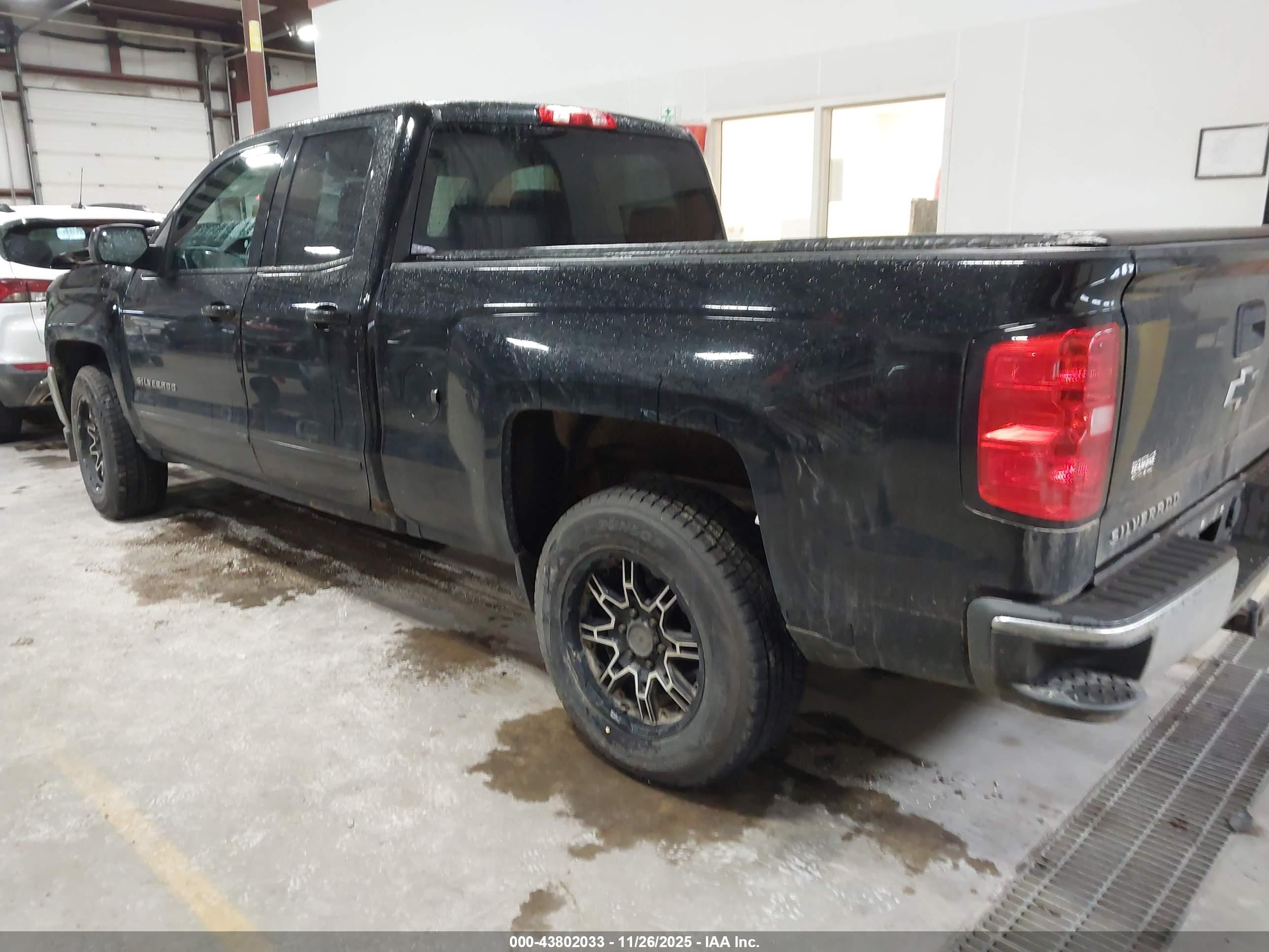 CHEVROLET SILVERADO image 3