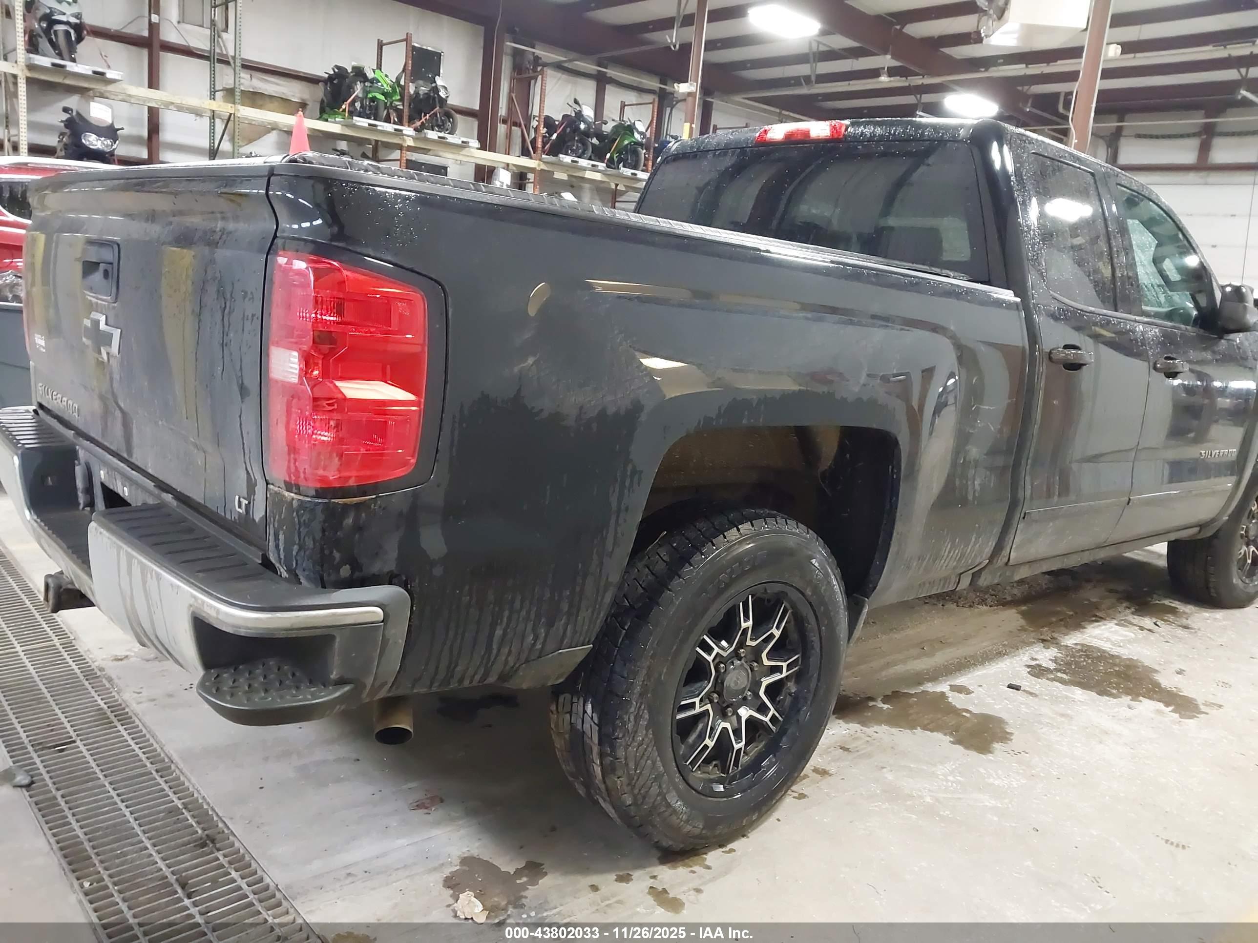 CHEVROLET SILVERADO image 4