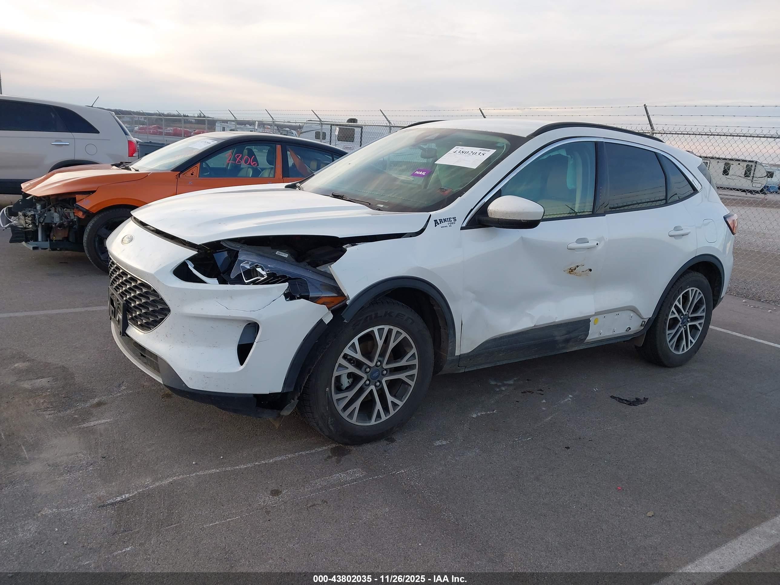 FORD ESCAPE image 2
