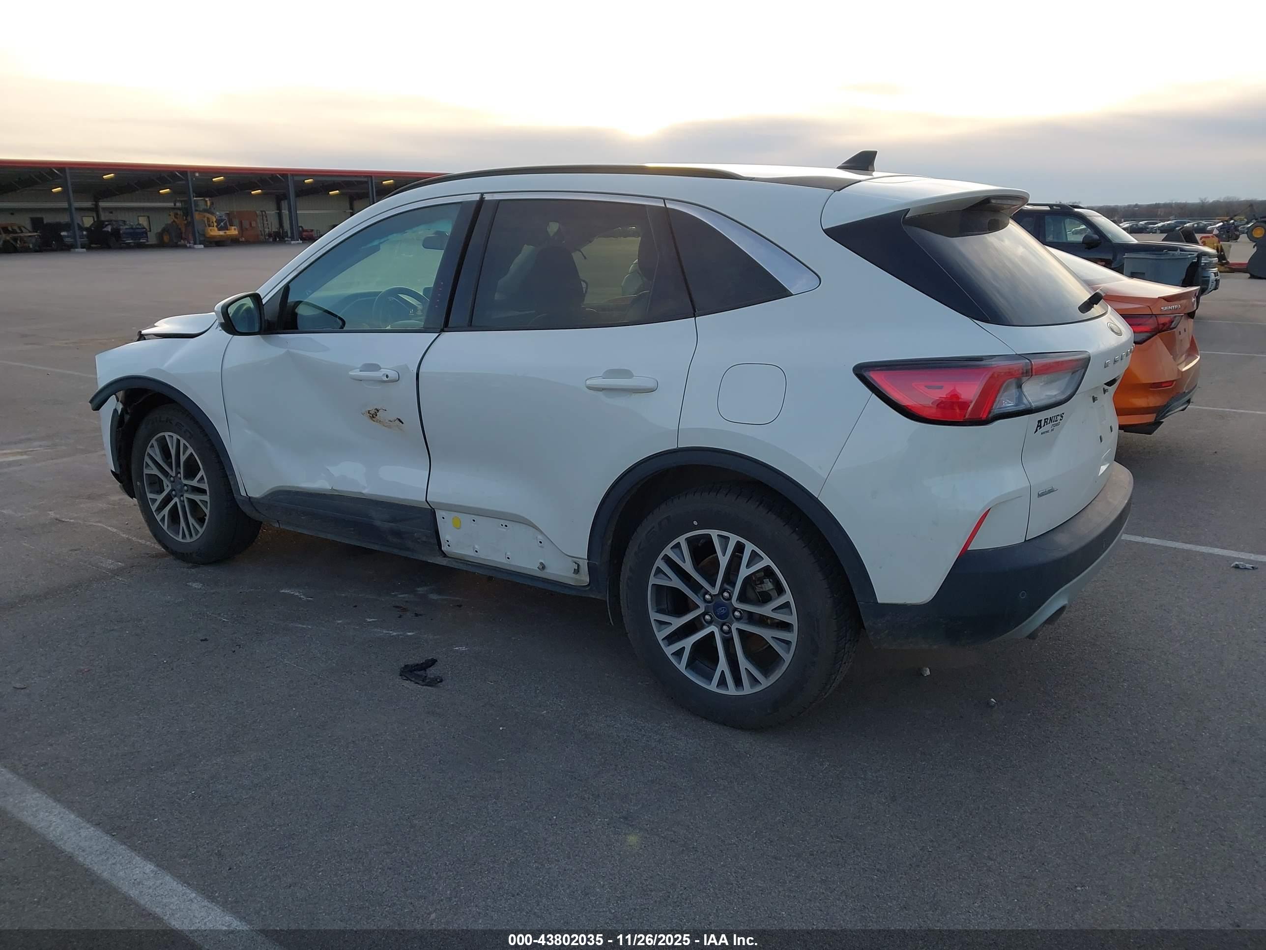 FORD ESCAPE image 3