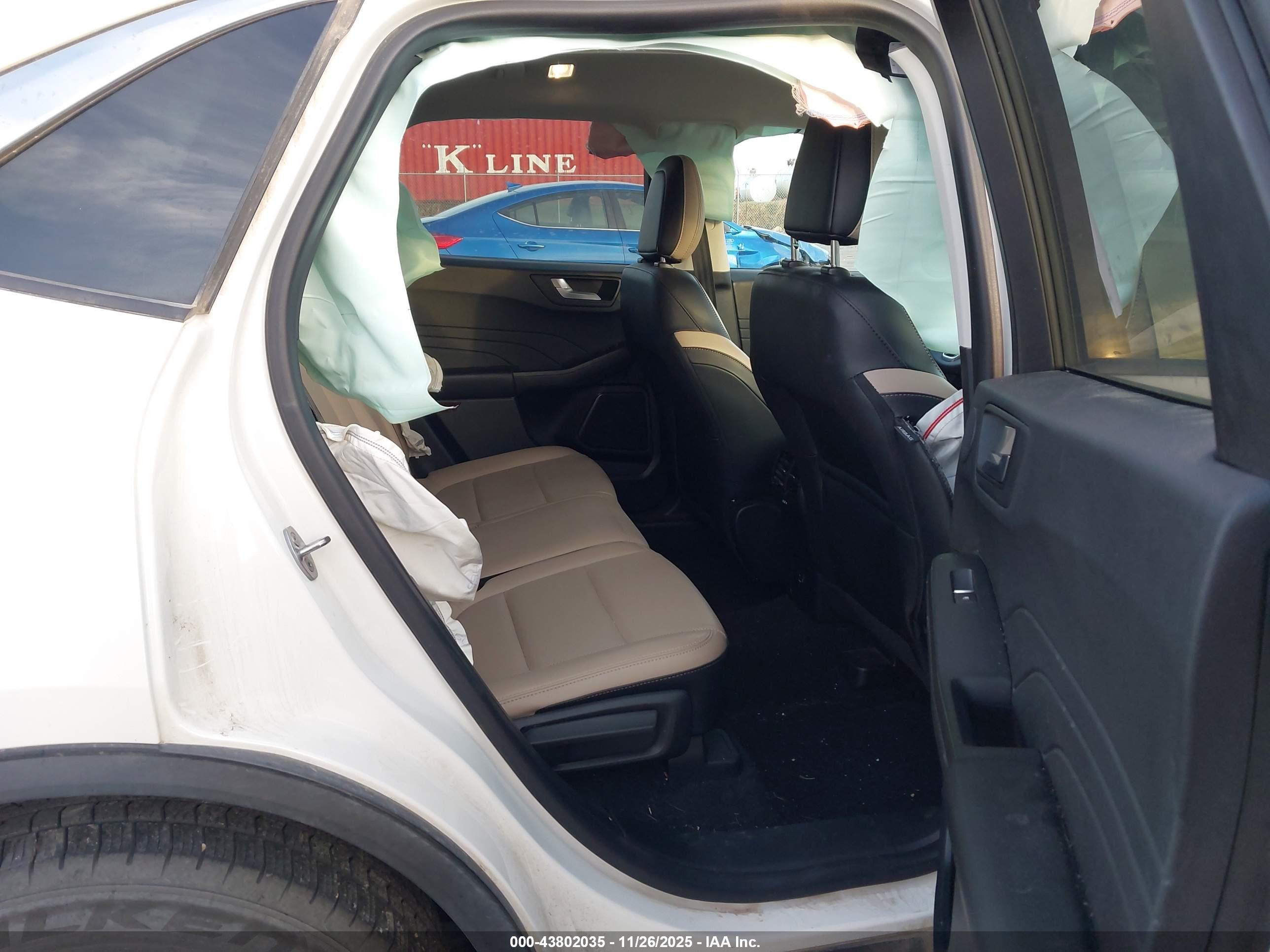 FORD ESCAPE image 8