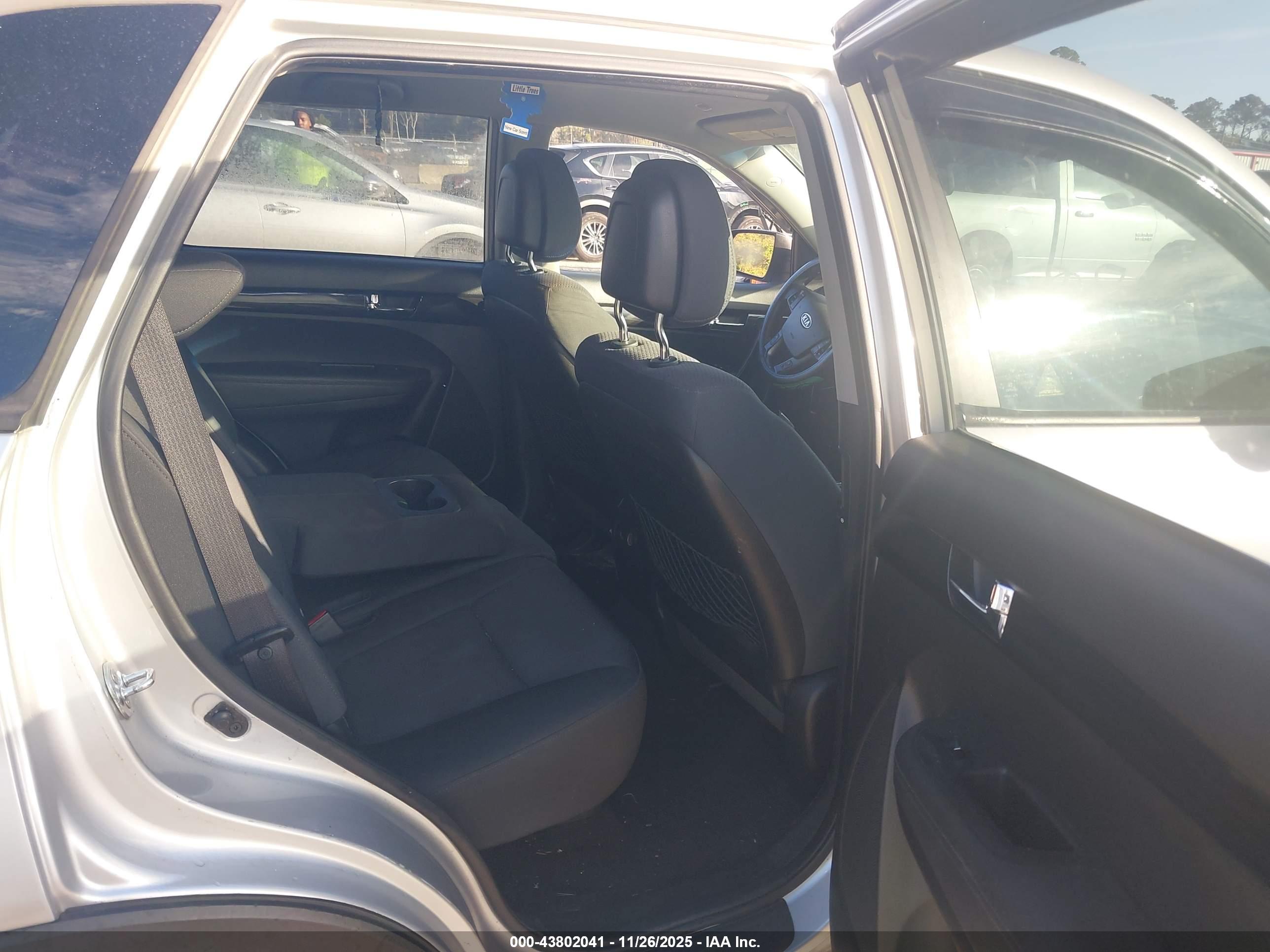 KIA SORENTO image 8