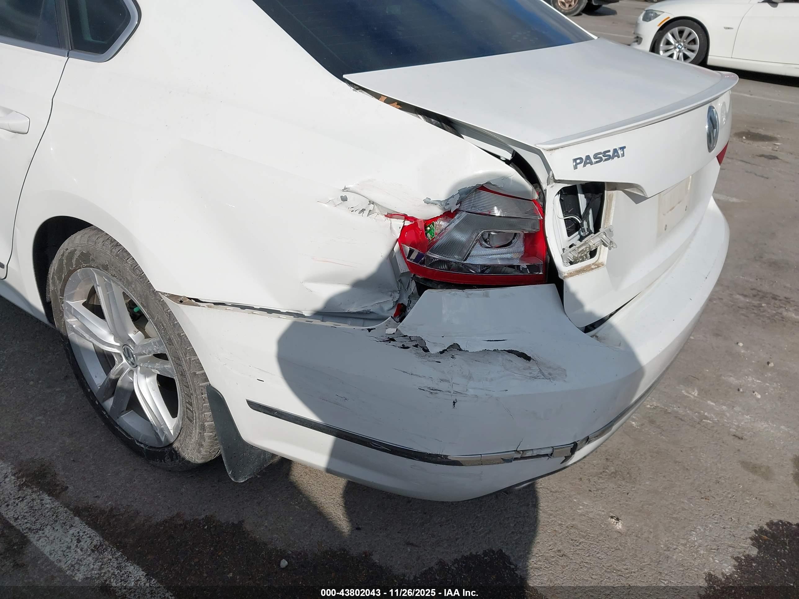 VOLKSWAGEN PASSAT image 6