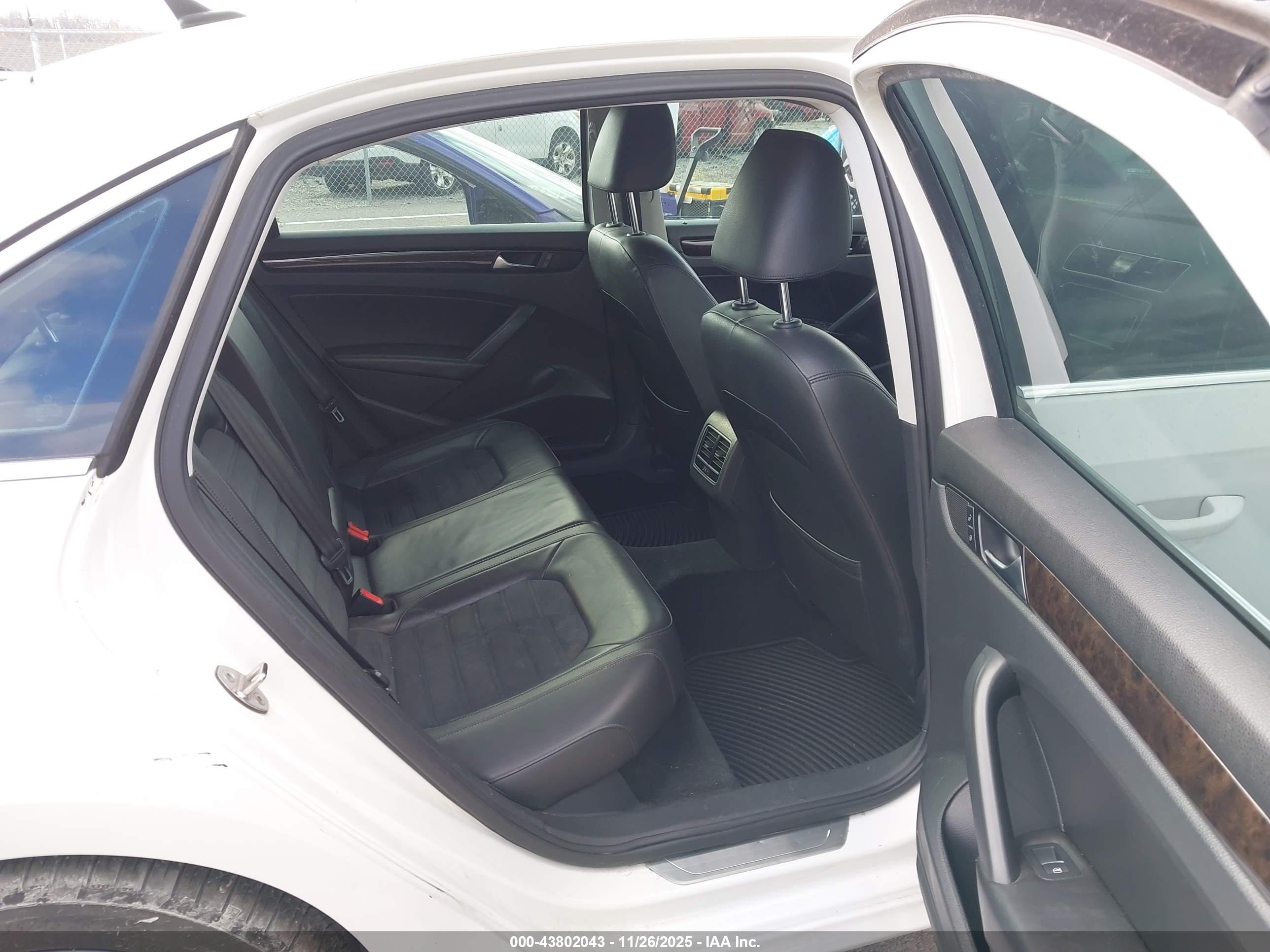 VOLKSWAGEN PASSAT image 8