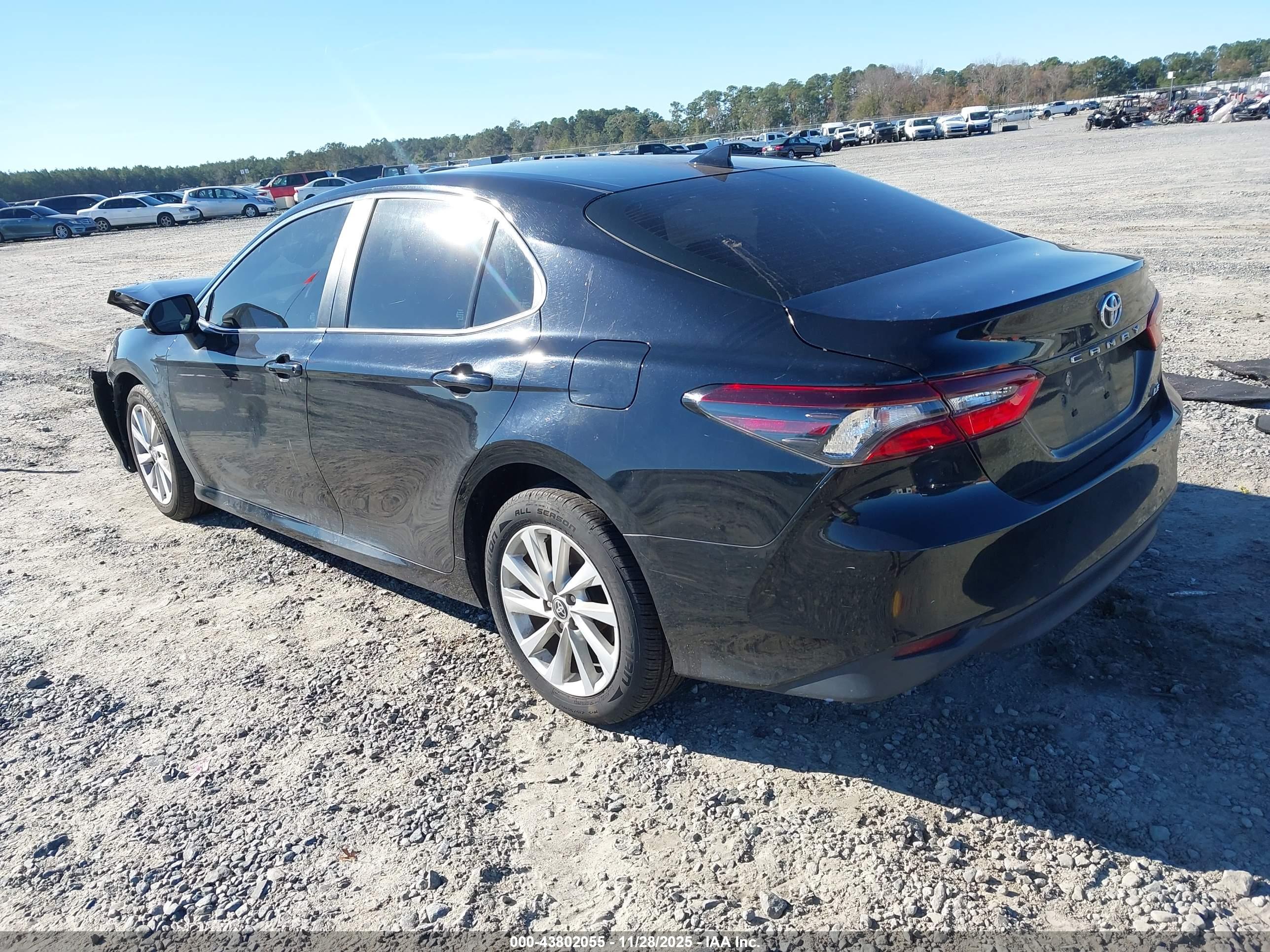 TOYOTA CAMRY image 3