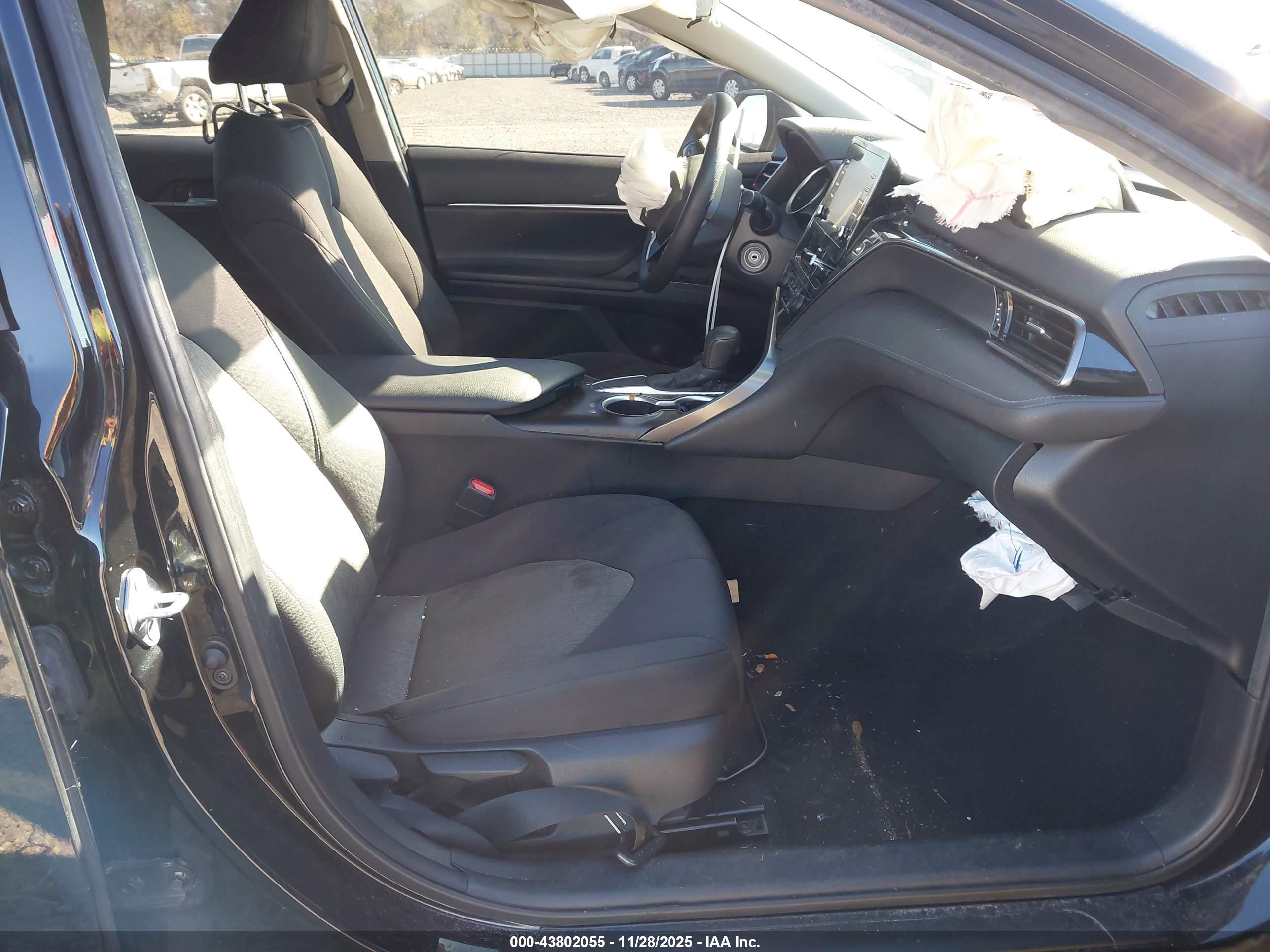 TOYOTA CAMRY image 5