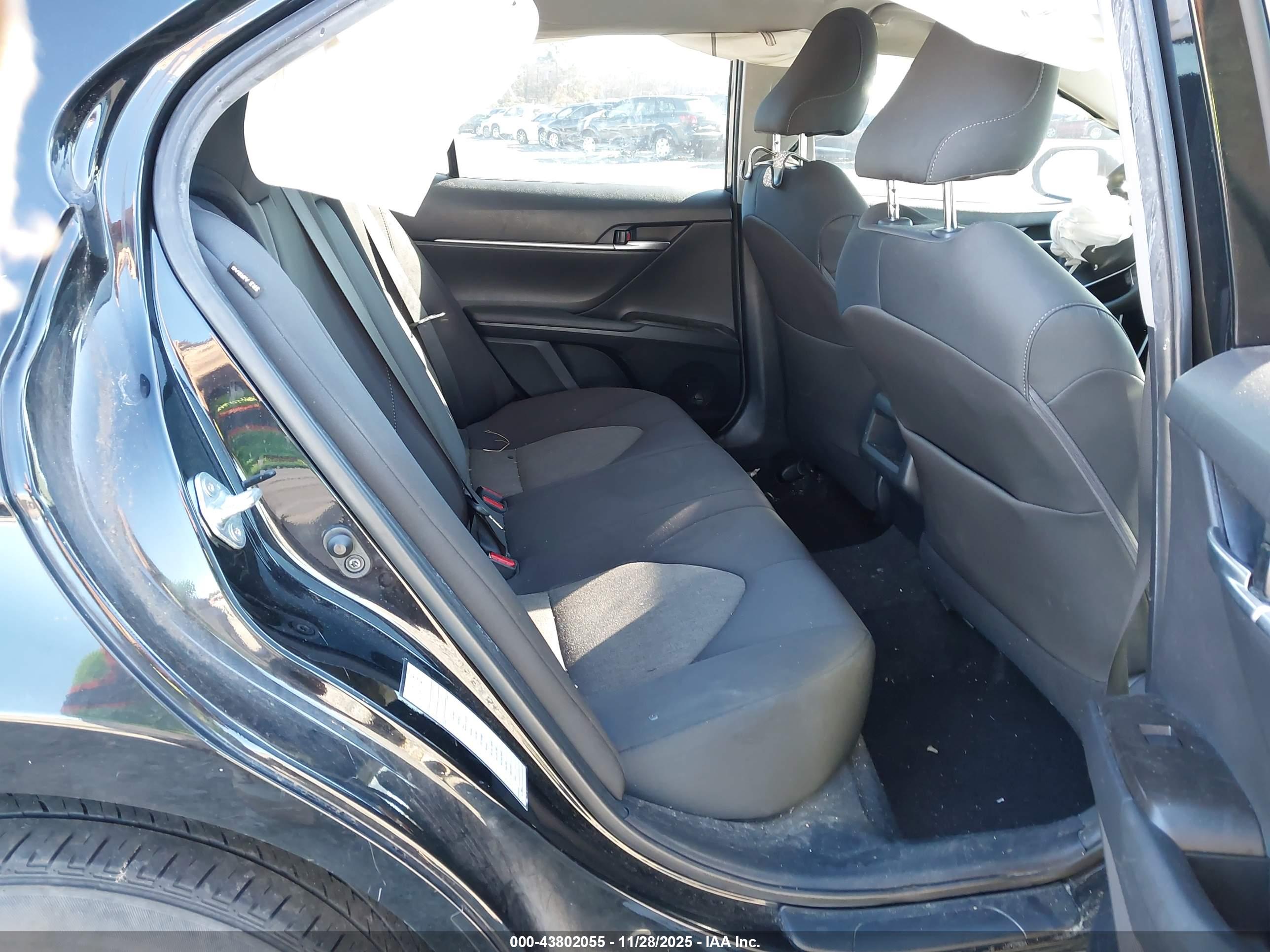 TOYOTA CAMRY image 8