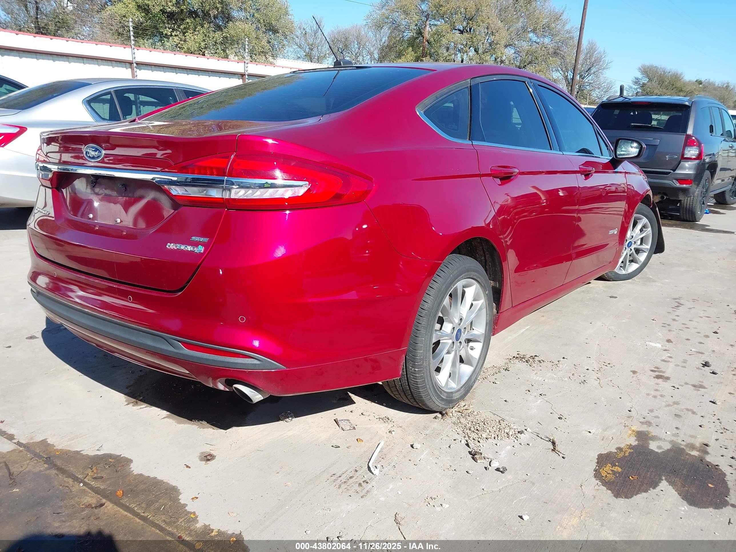 FORD FUSION image 4