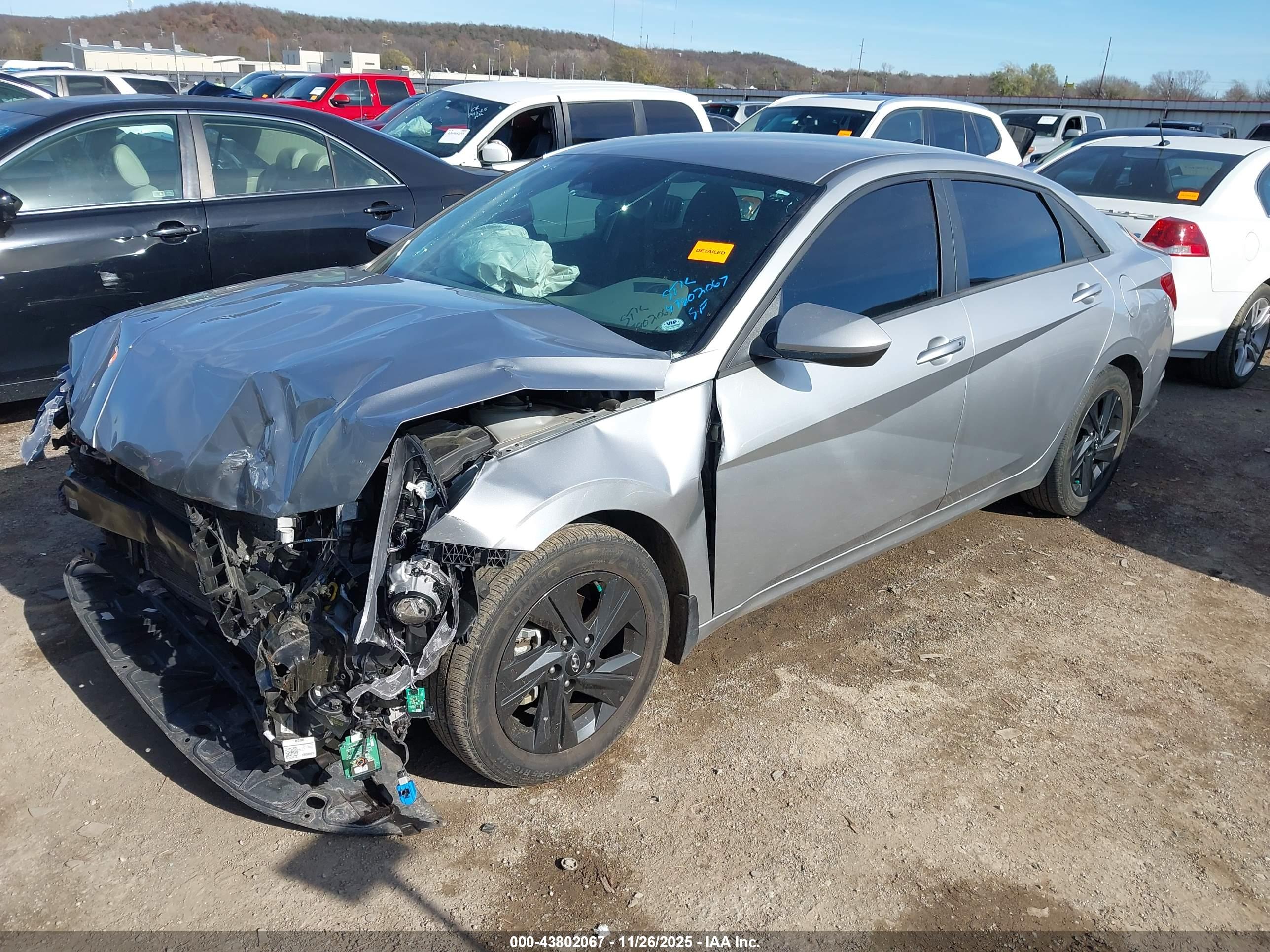 HYUNDAI ELANTRA image 2