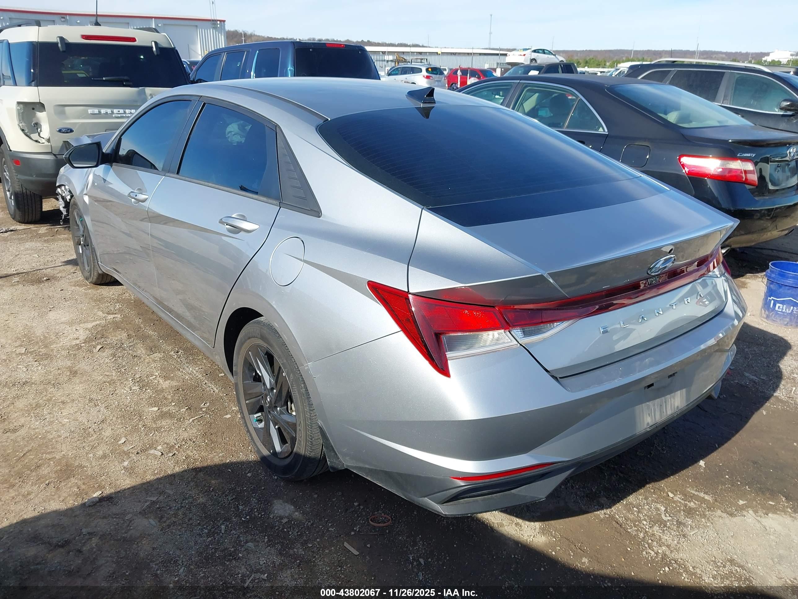 HYUNDAI ELANTRA image 3
