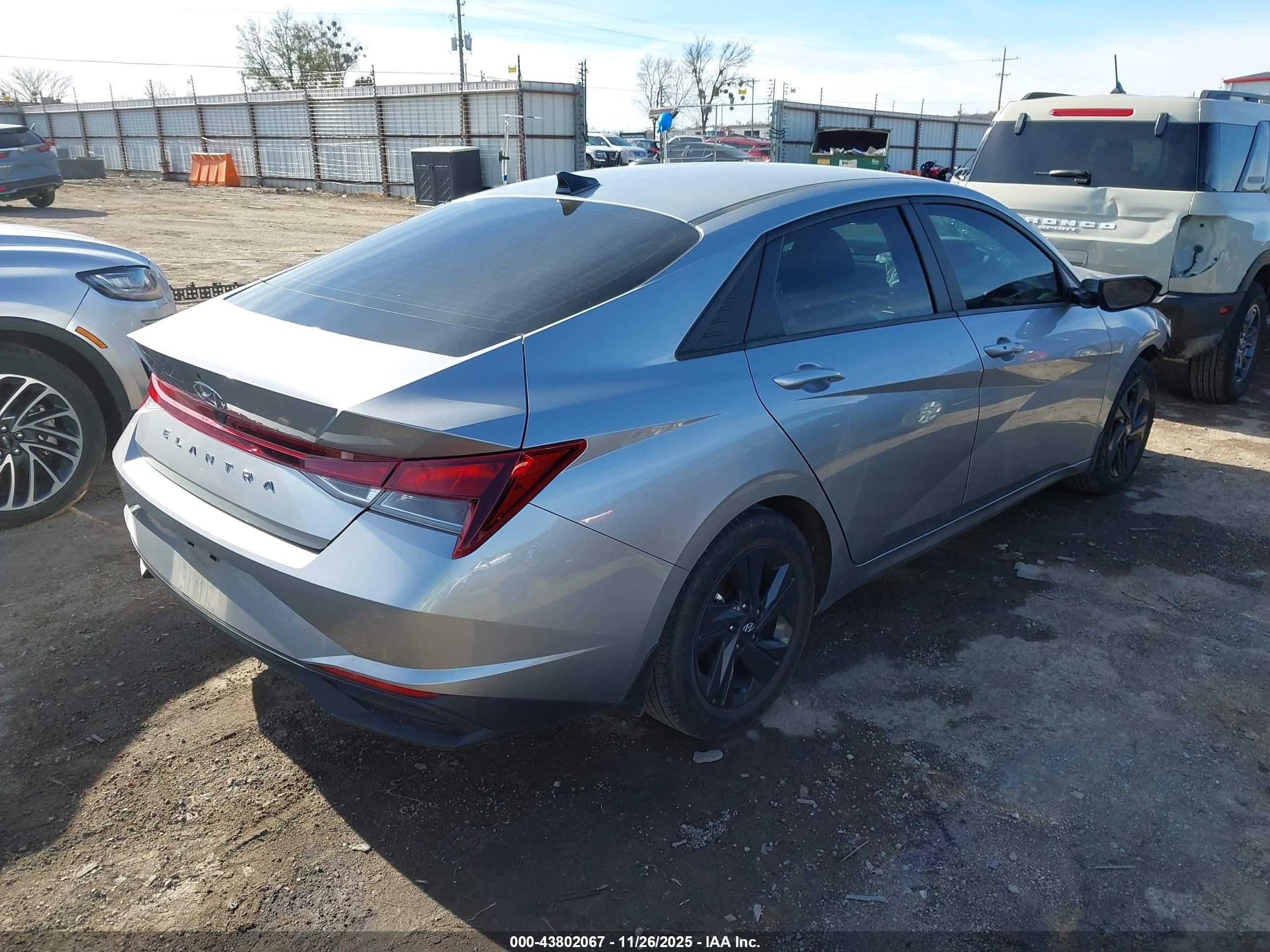 HYUNDAI ELANTRA image 4