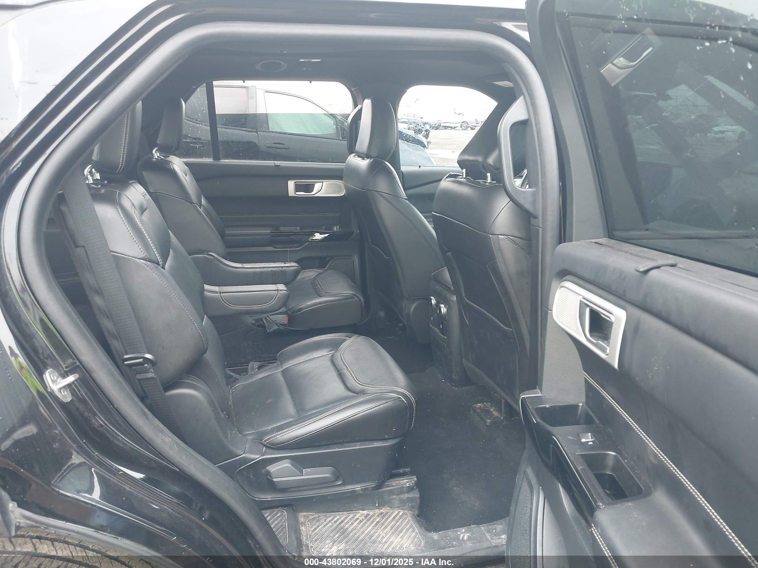 FORD EXPLORER image 8