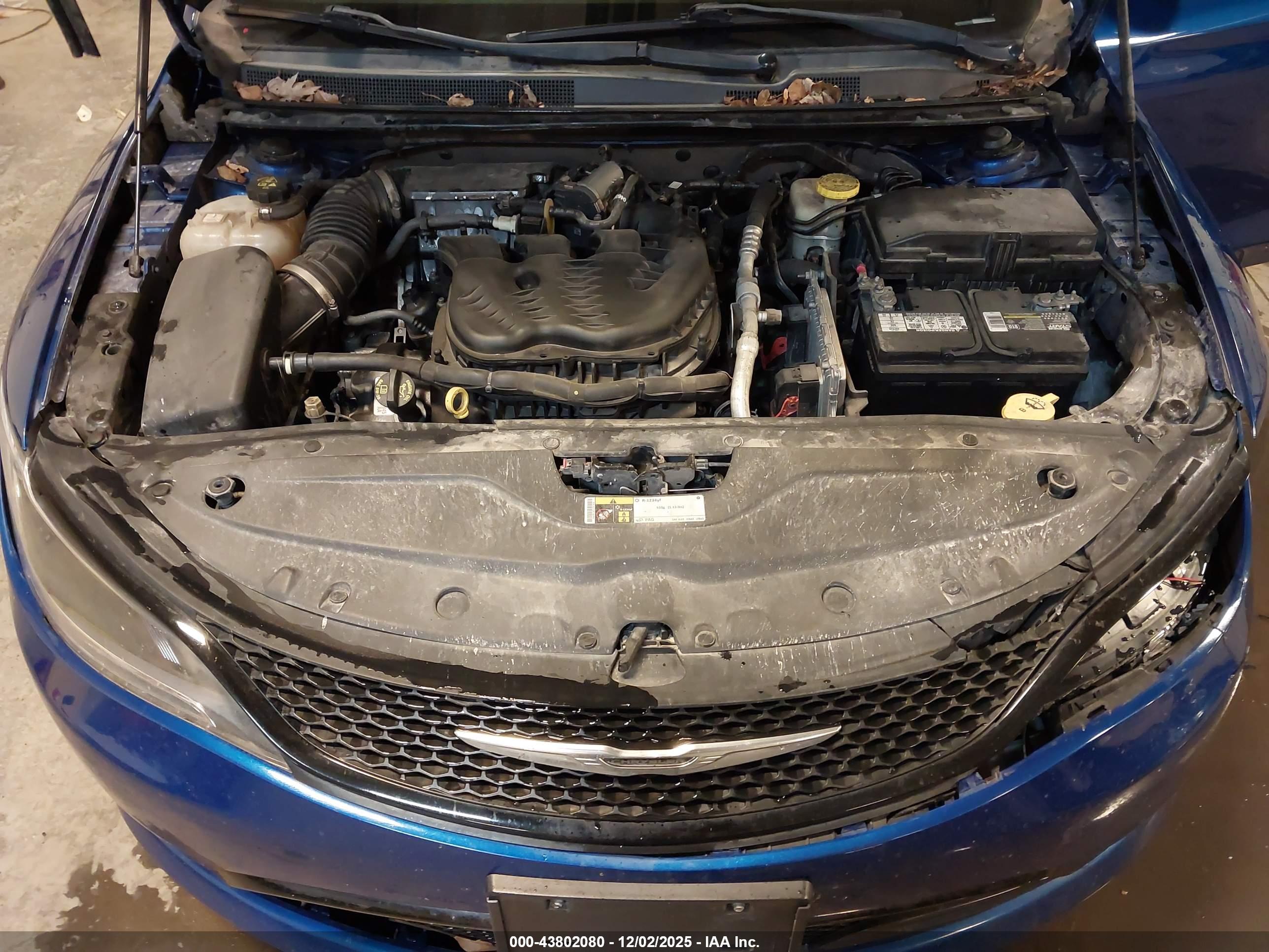 CHRYSLER 200 image 10