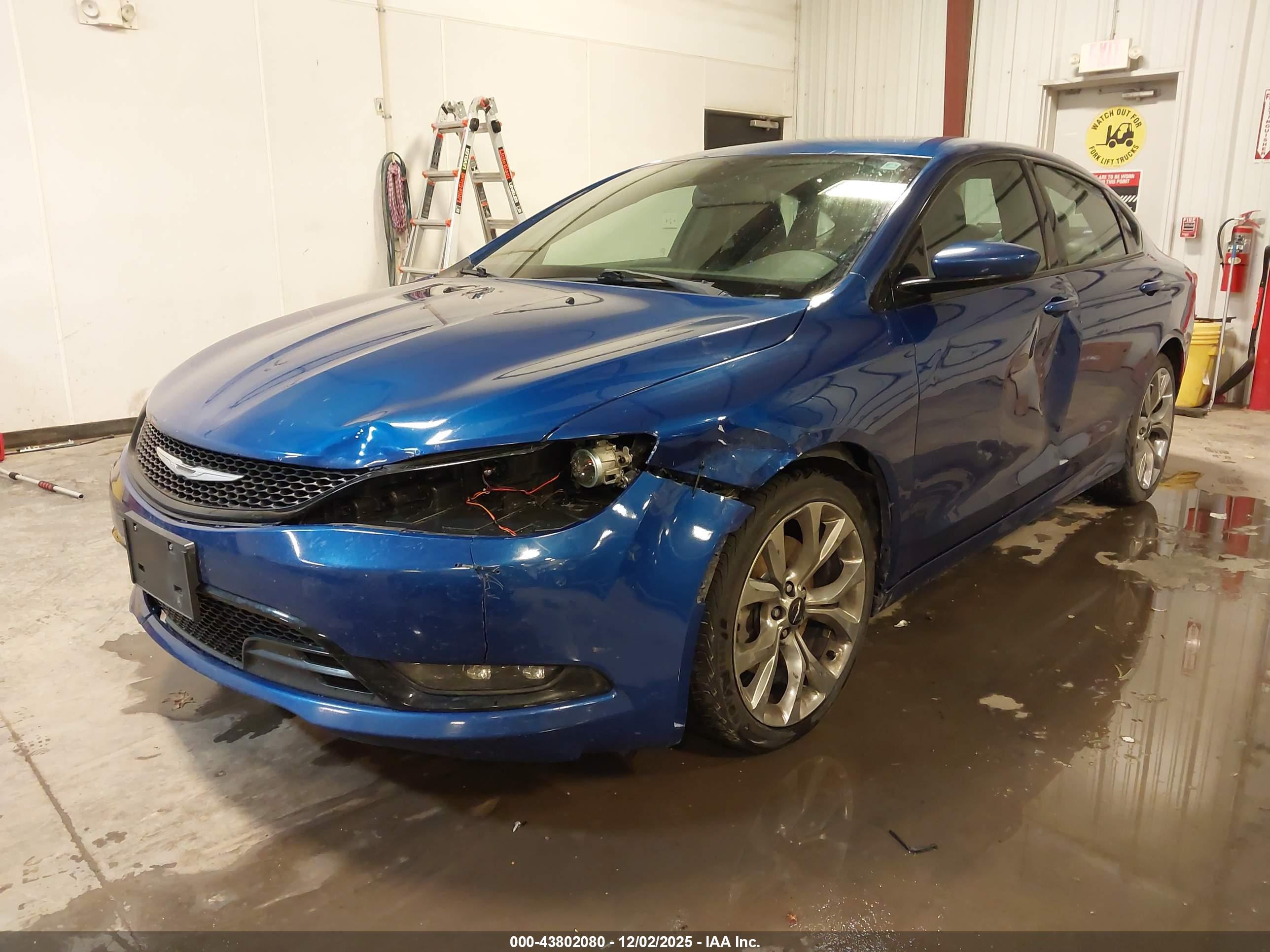 CHRYSLER 200 image 2