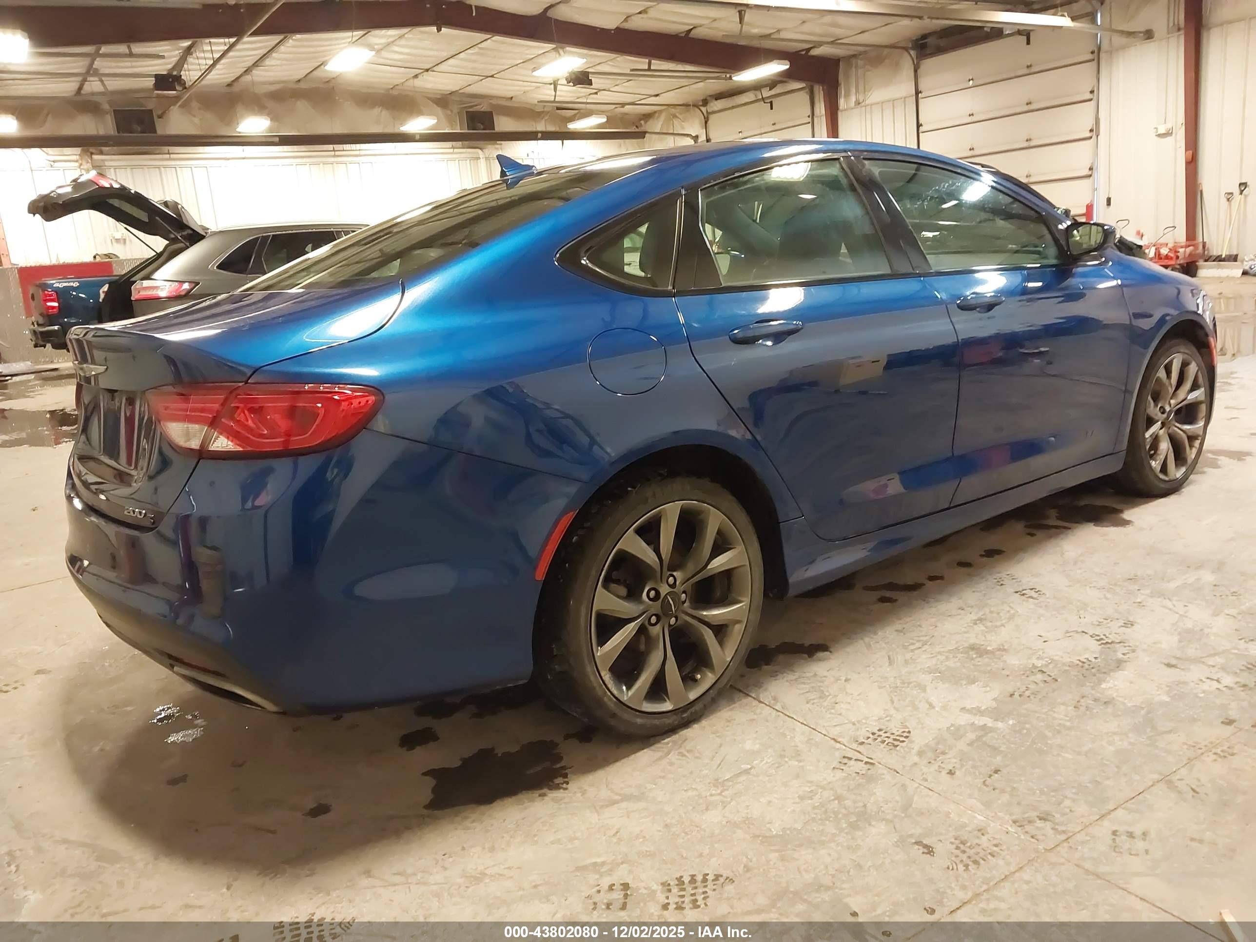 CHRYSLER 200 image 4