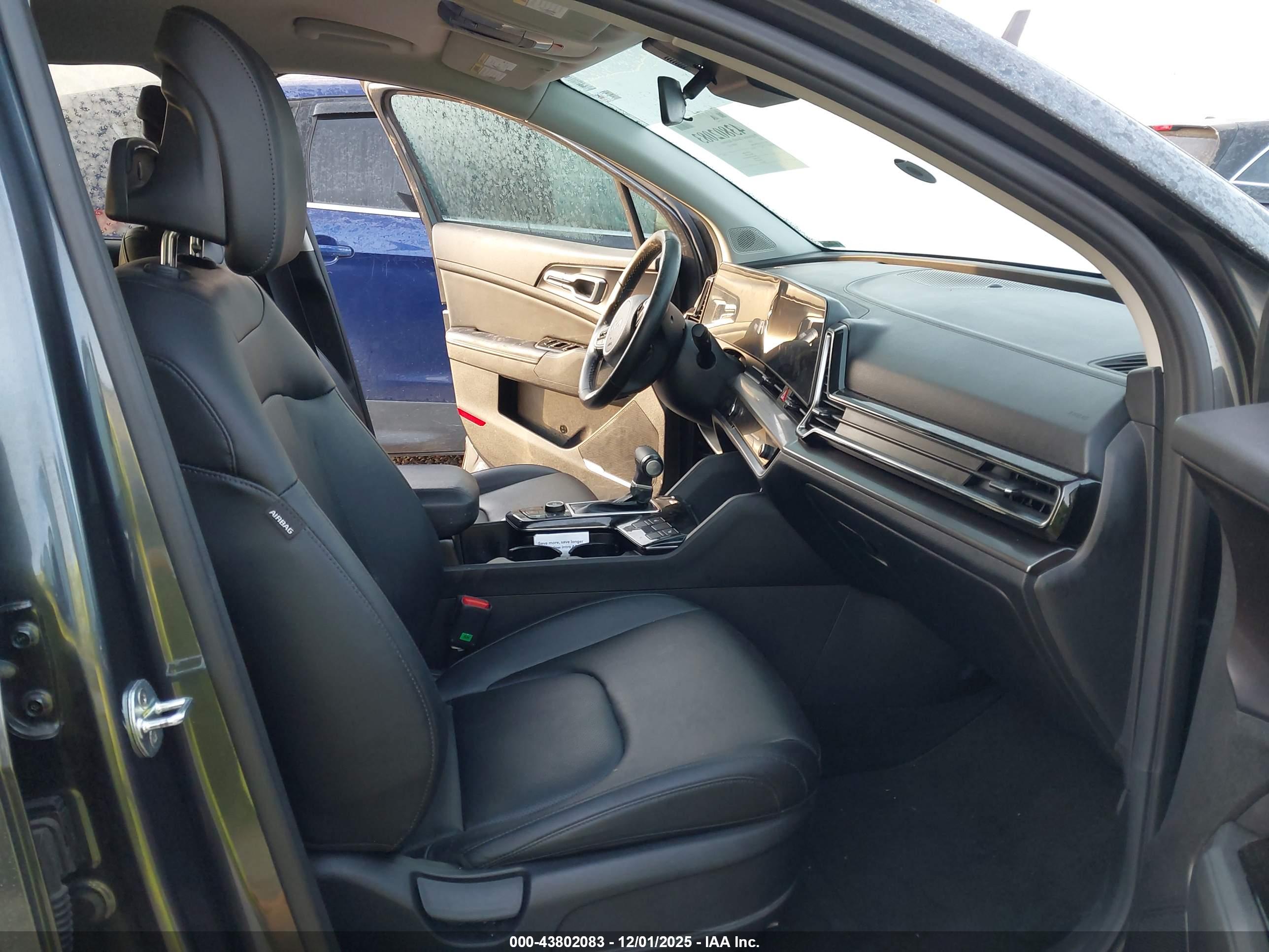 KIA SPORTAGE image 8