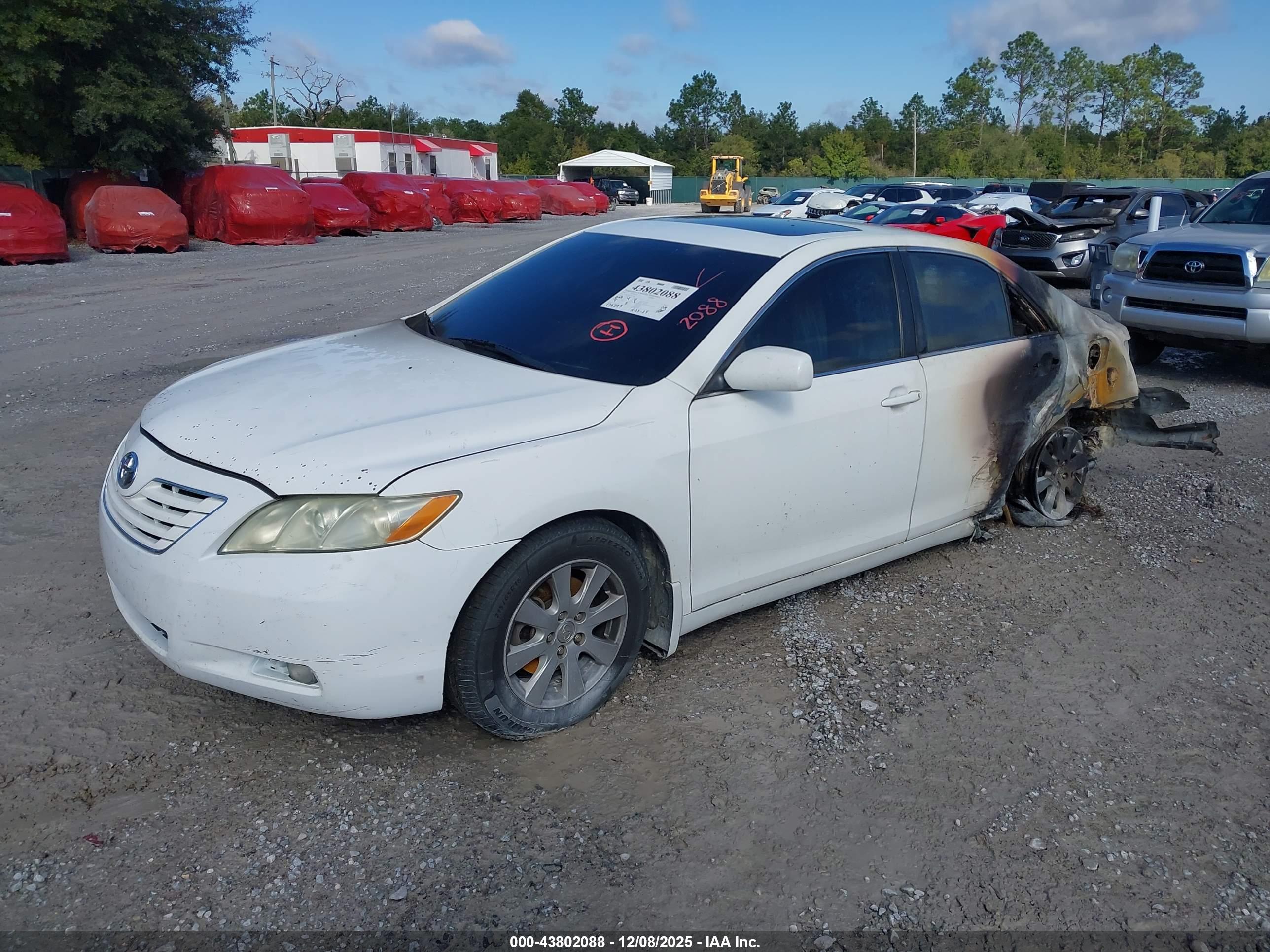 TOYOTA CAMRY image 2