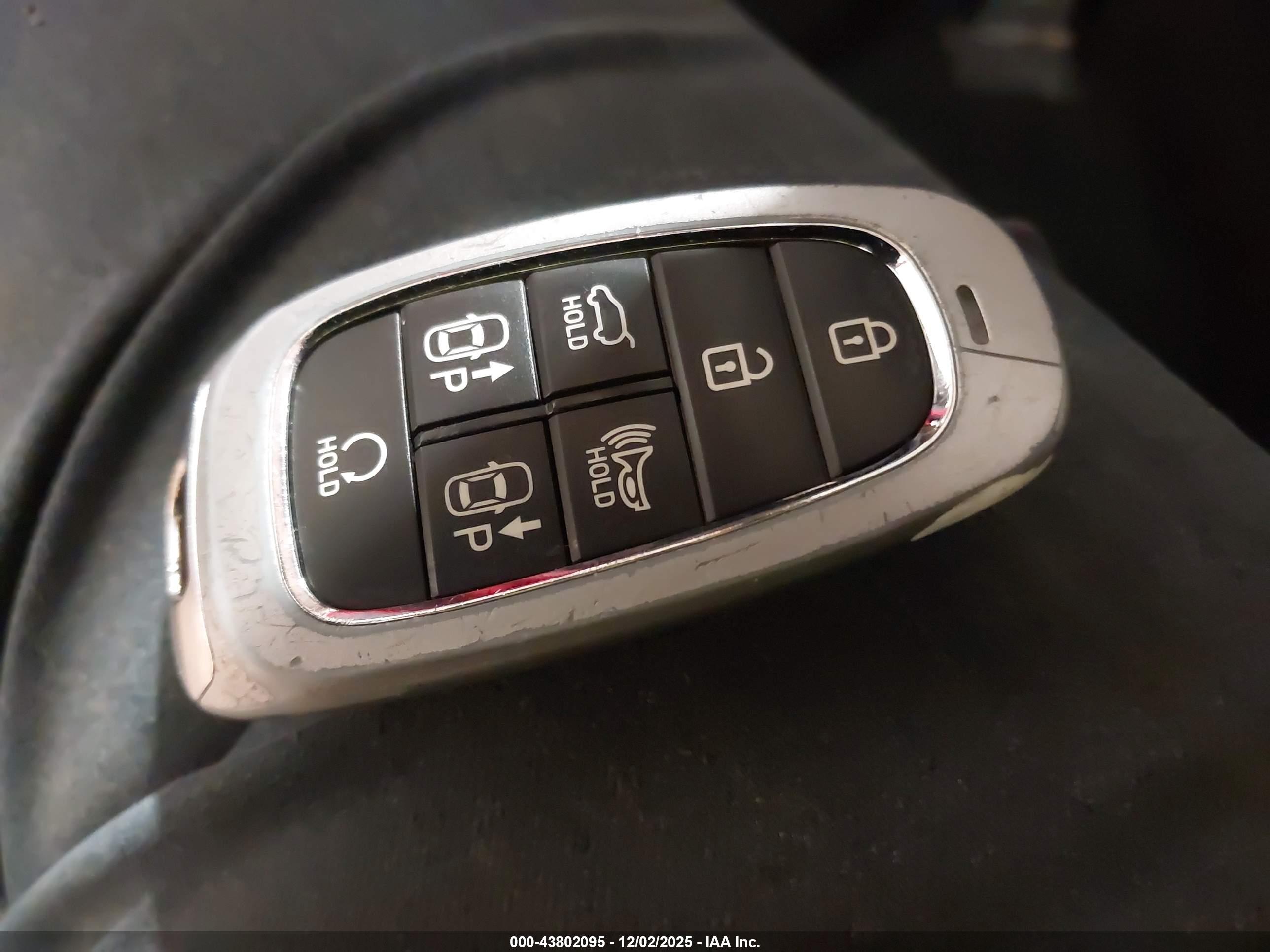 HYUNDAI SANTA image 11
