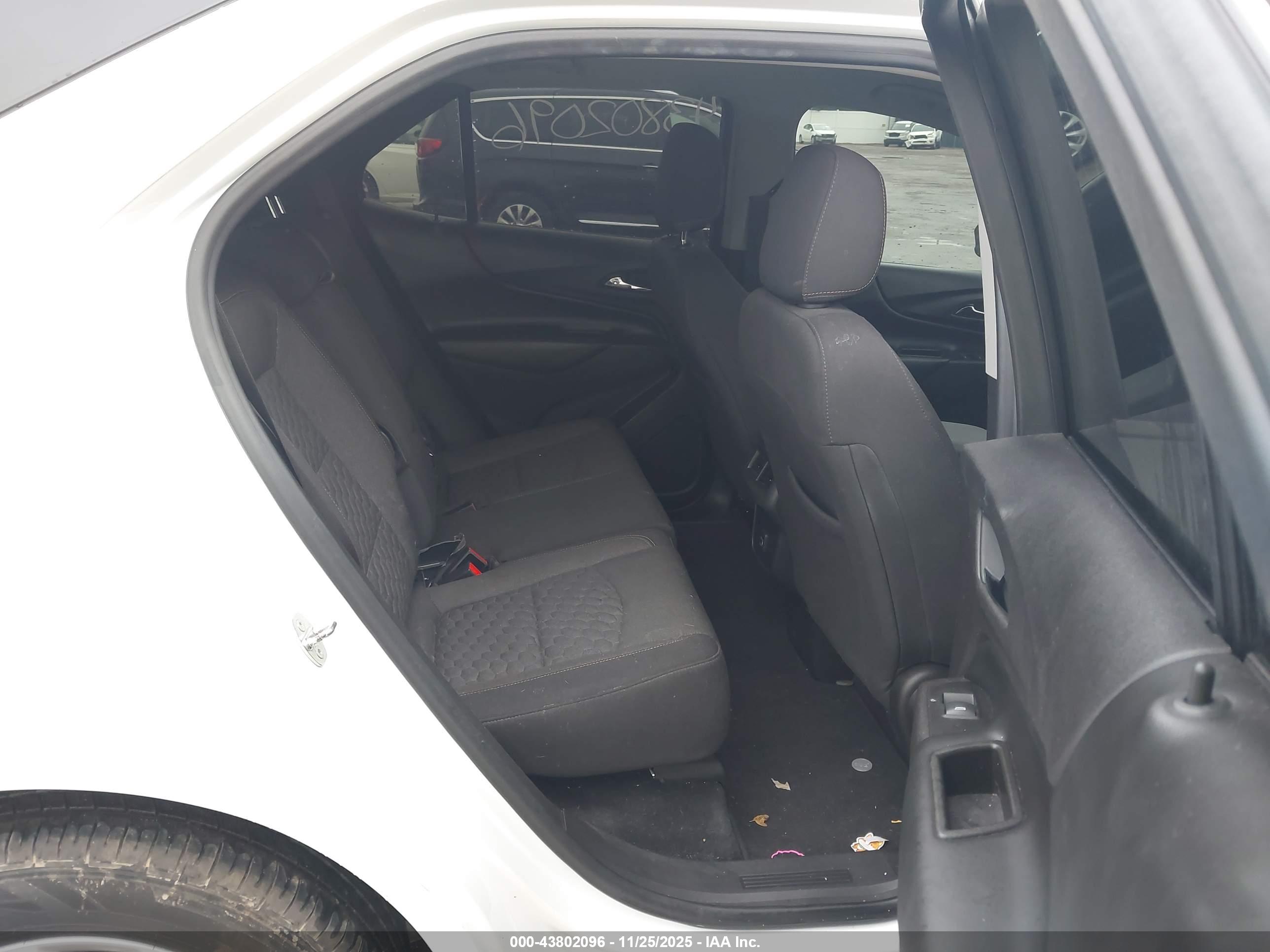 CHEVROLET EQUINOX image 8