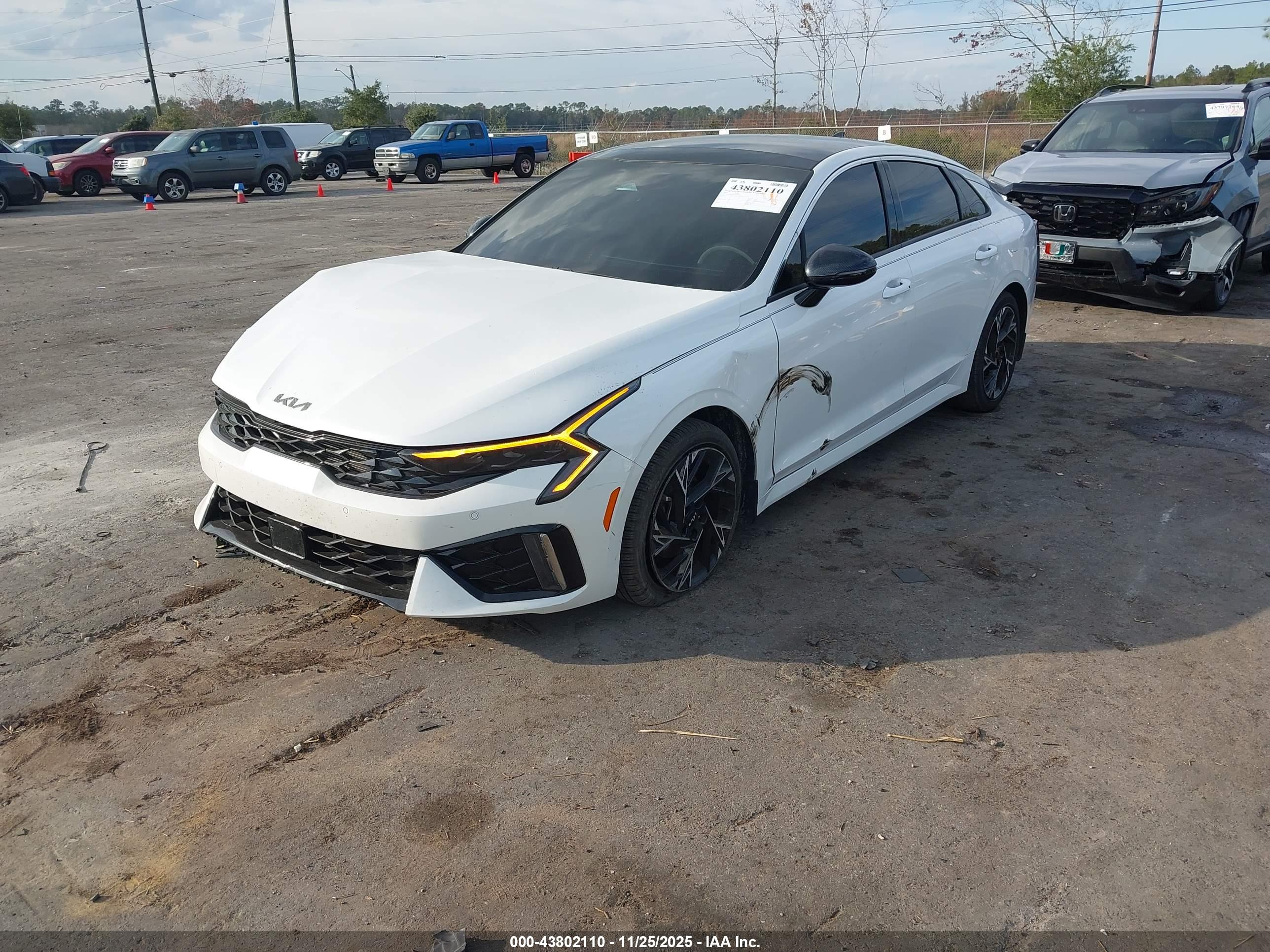 KIA K5 image 2