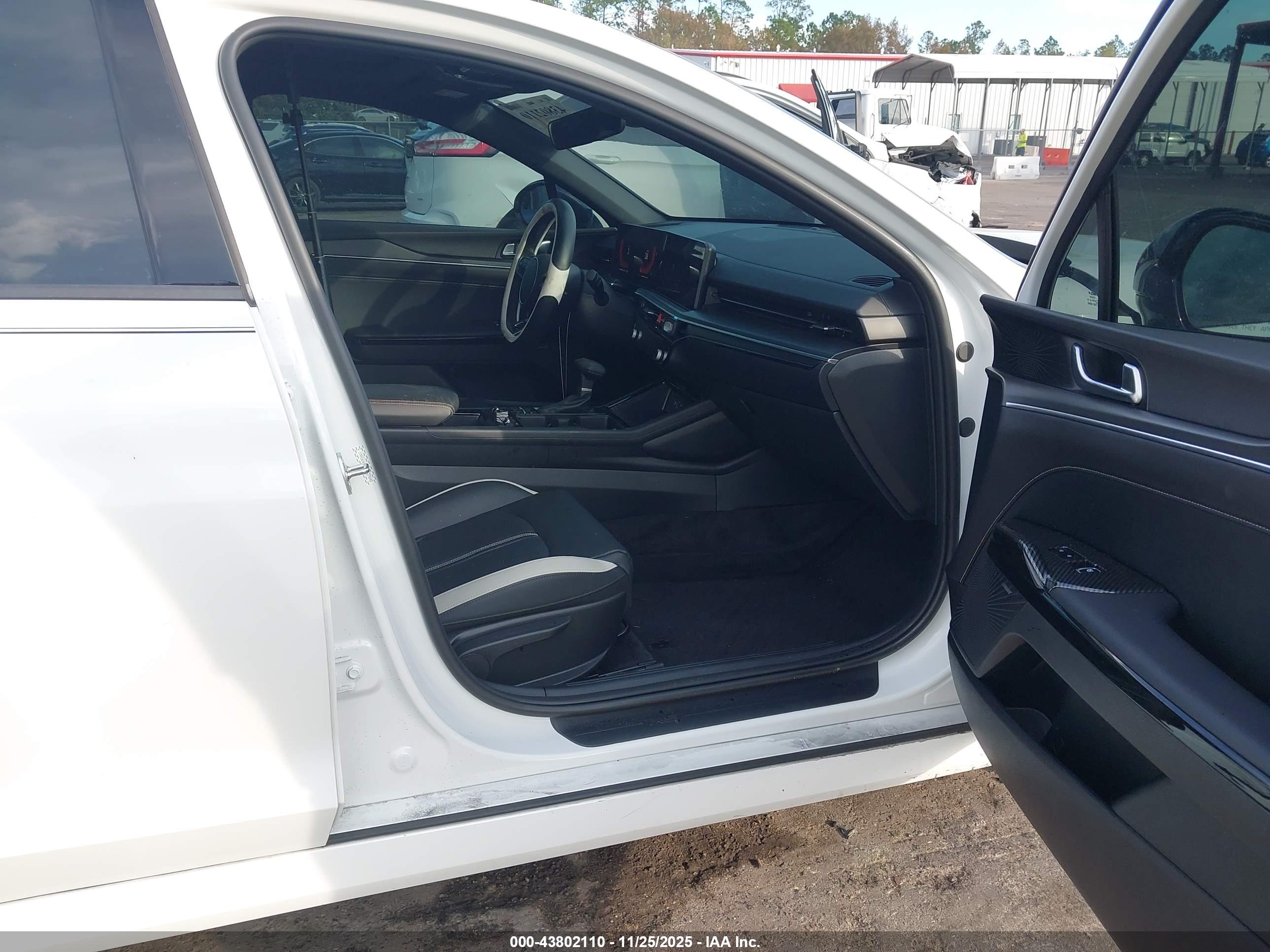 KIA K5 image 5