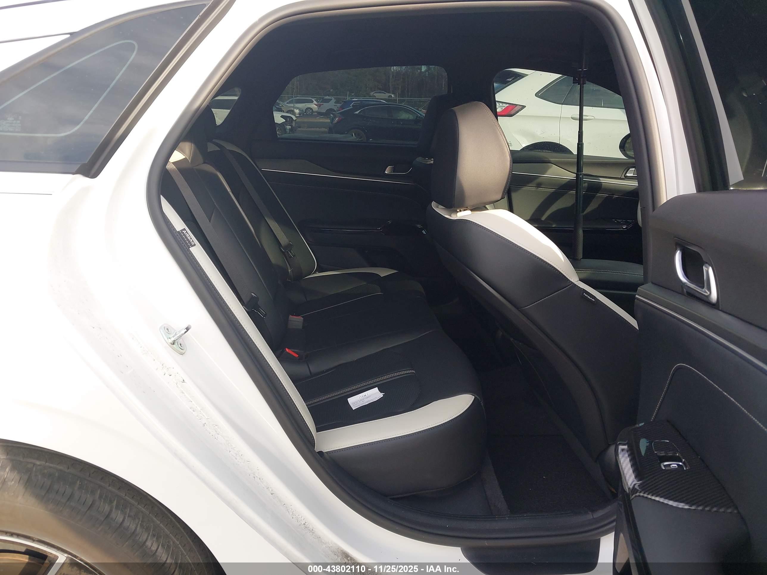 KIA K5 image 8