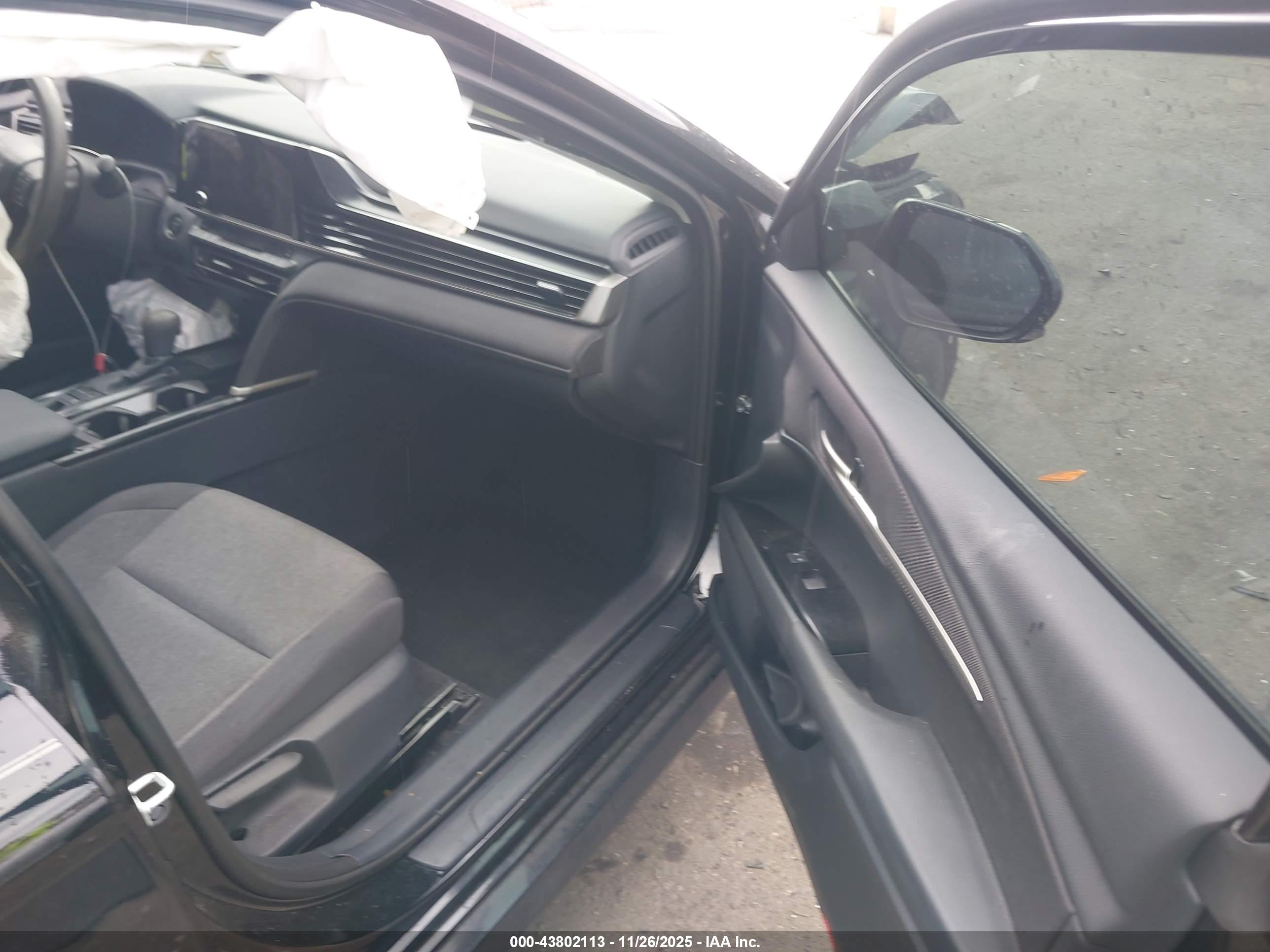 TOYOTA CAMRY image 5
