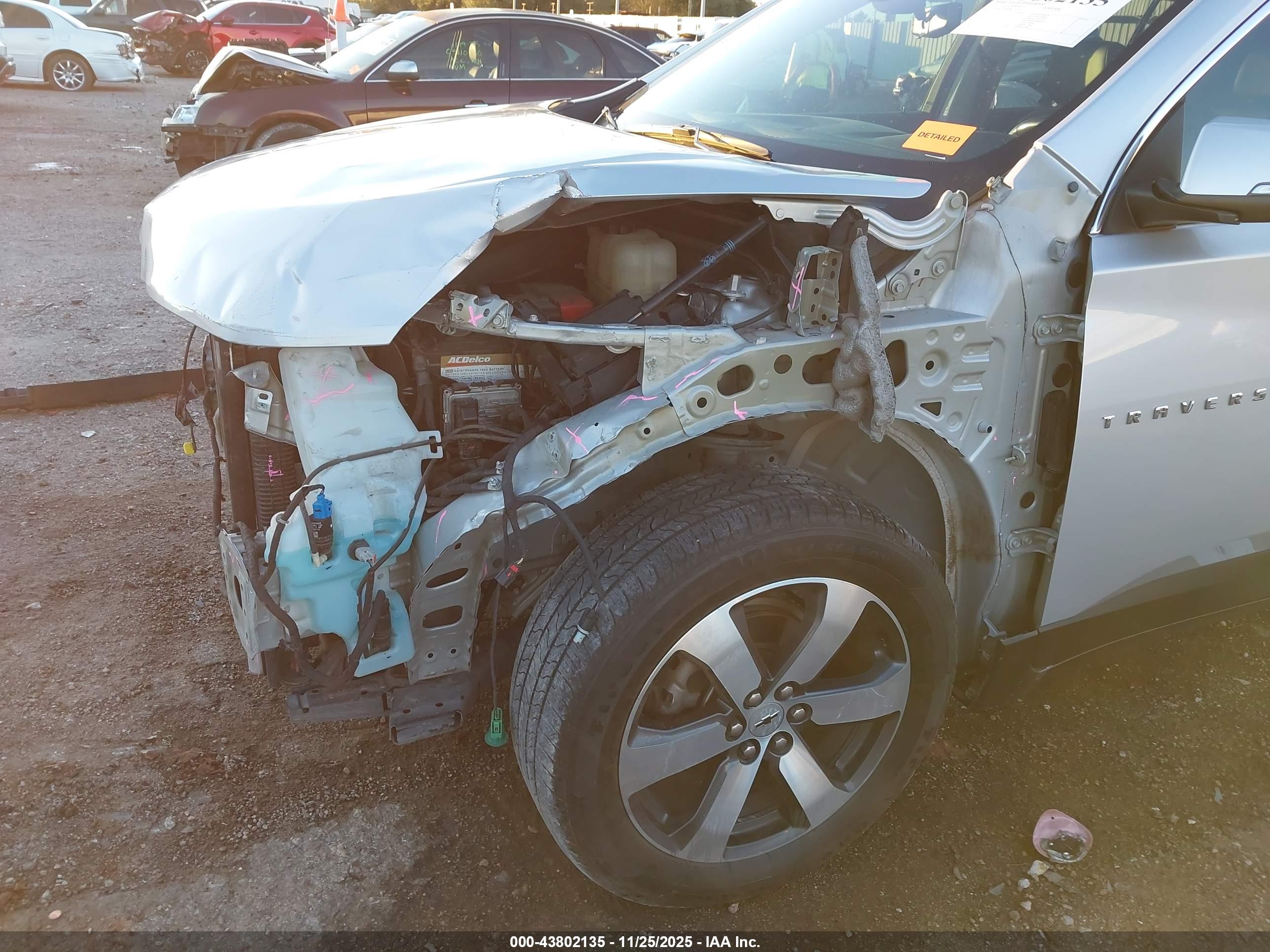 CHEVROLET TRAVERSE image 6