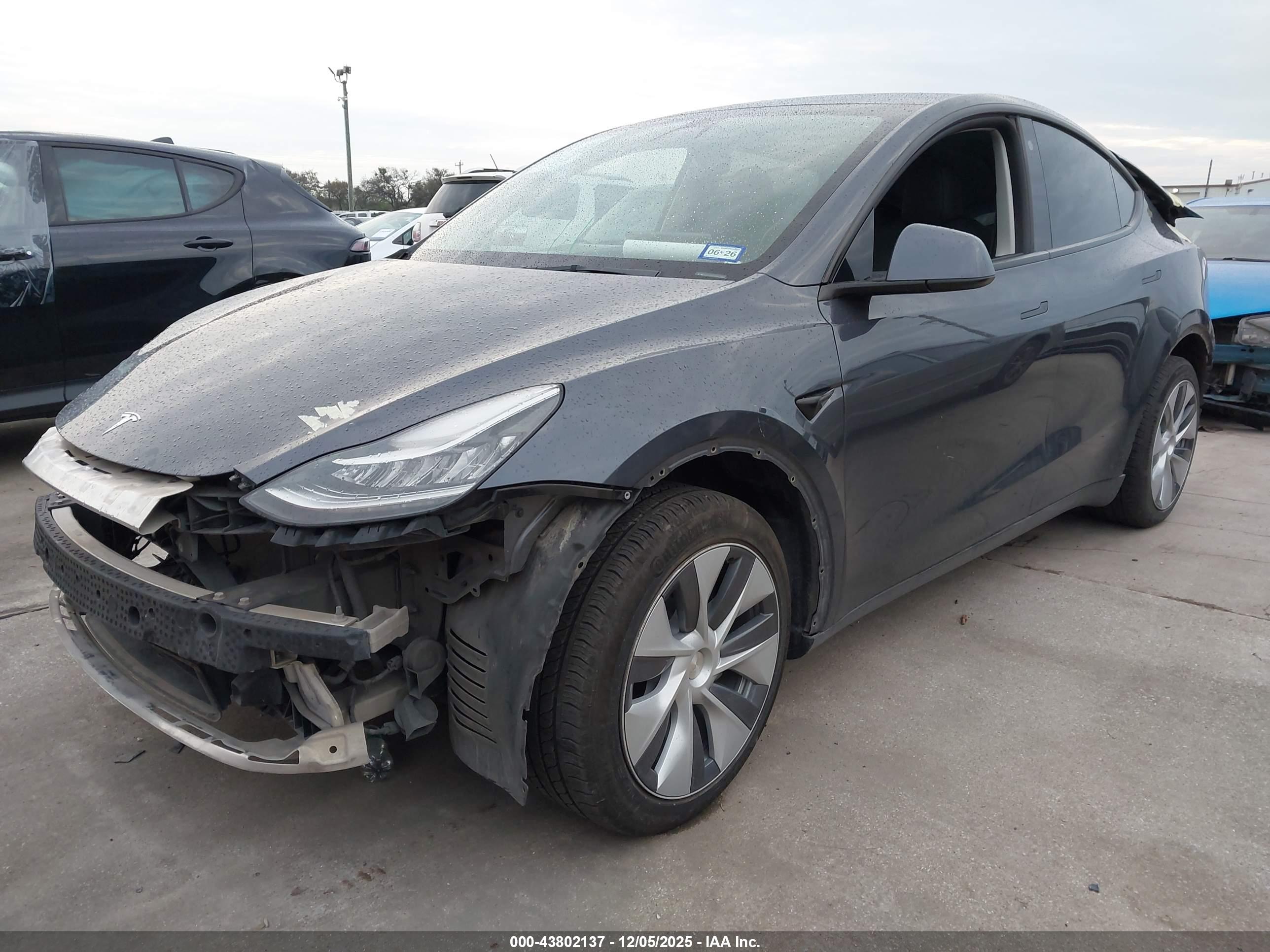 TESLA MODEL image 2