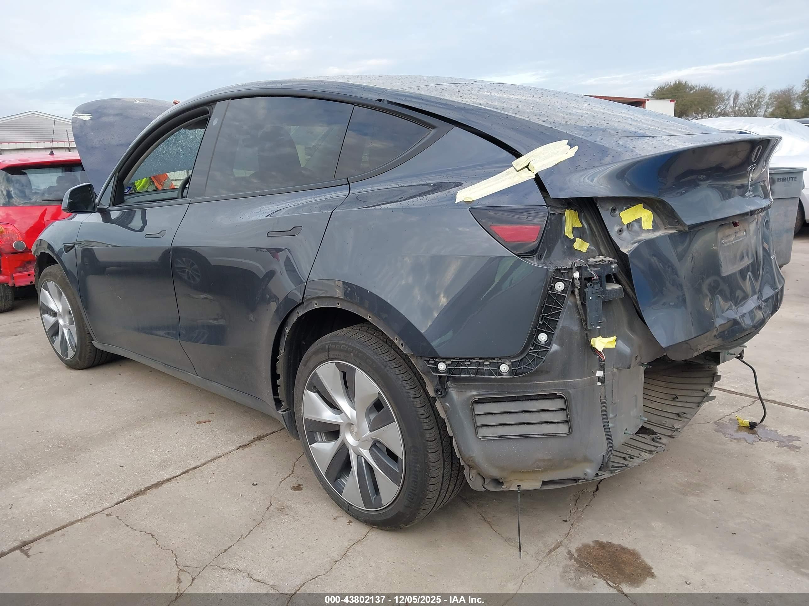 TESLA MODEL image 3