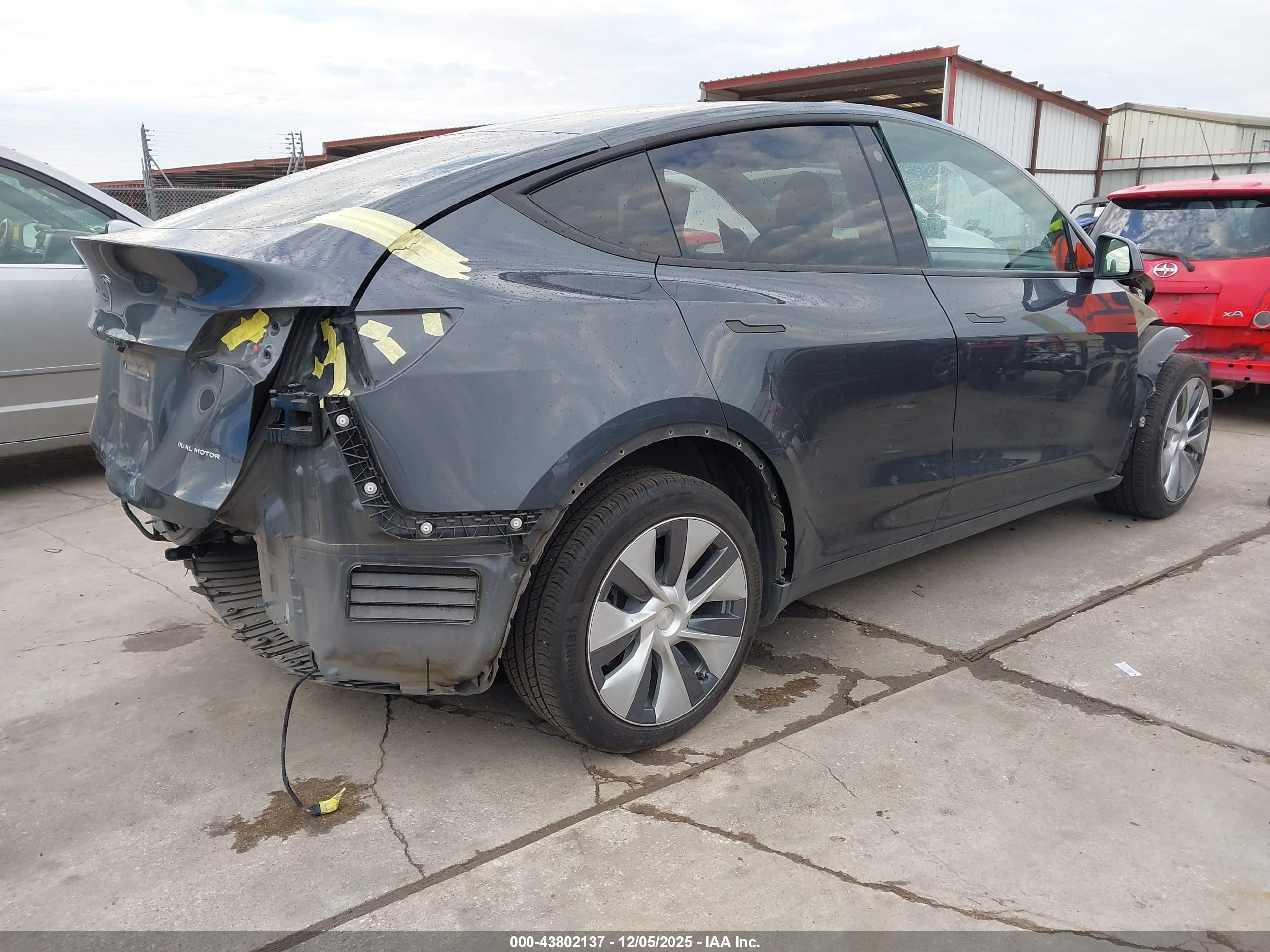 TESLA MODEL image 4