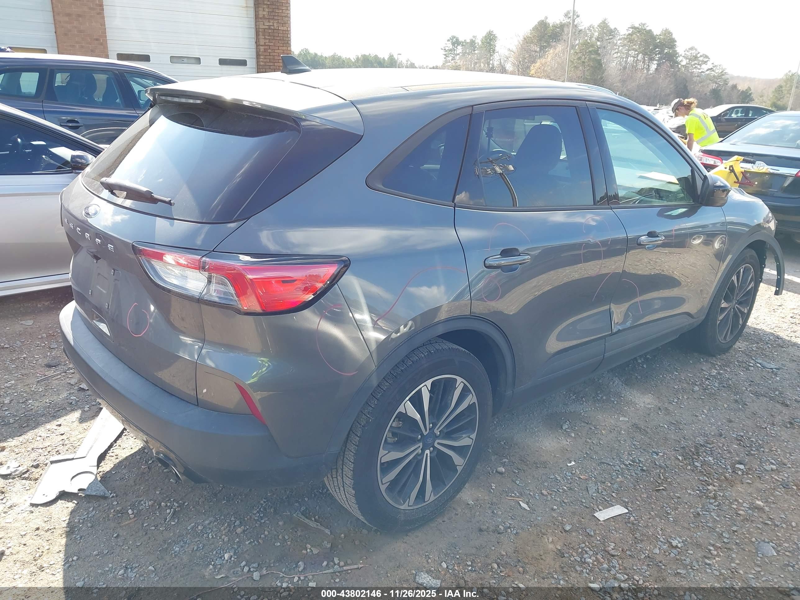 FORD ESCAPE image 4