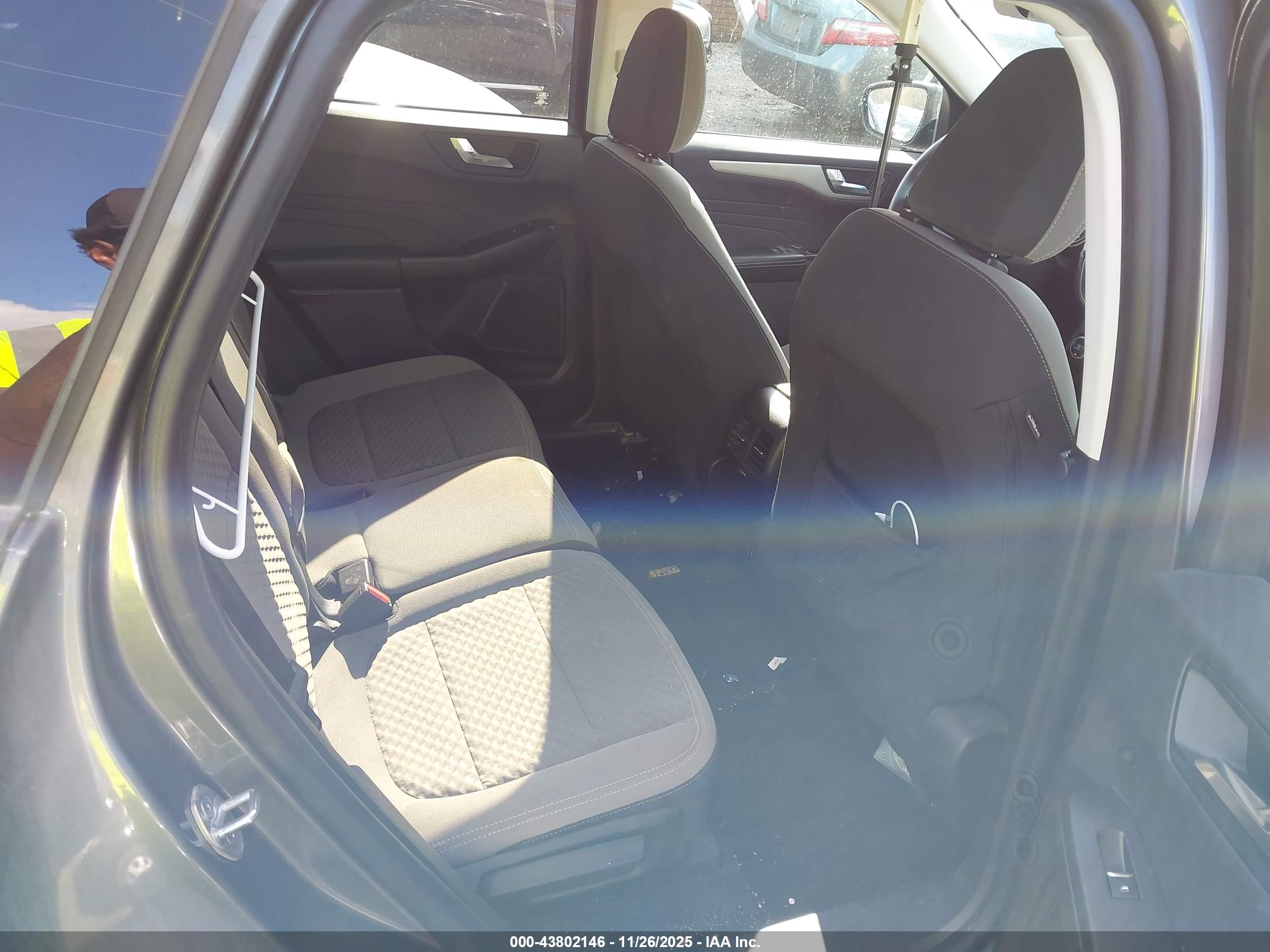 FORD ESCAPE image 8