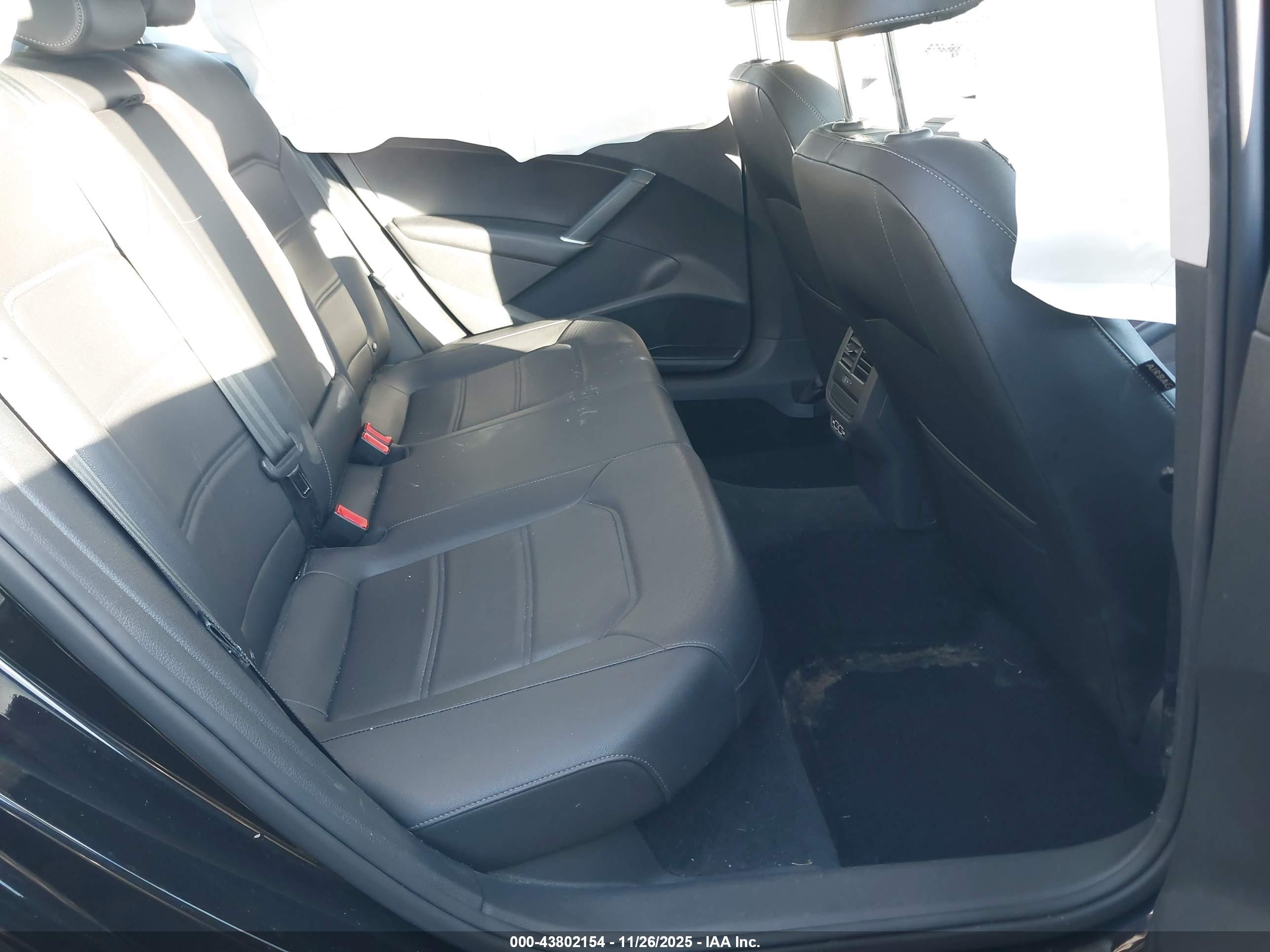 VOLKSWAGEN PASSAT image 8
