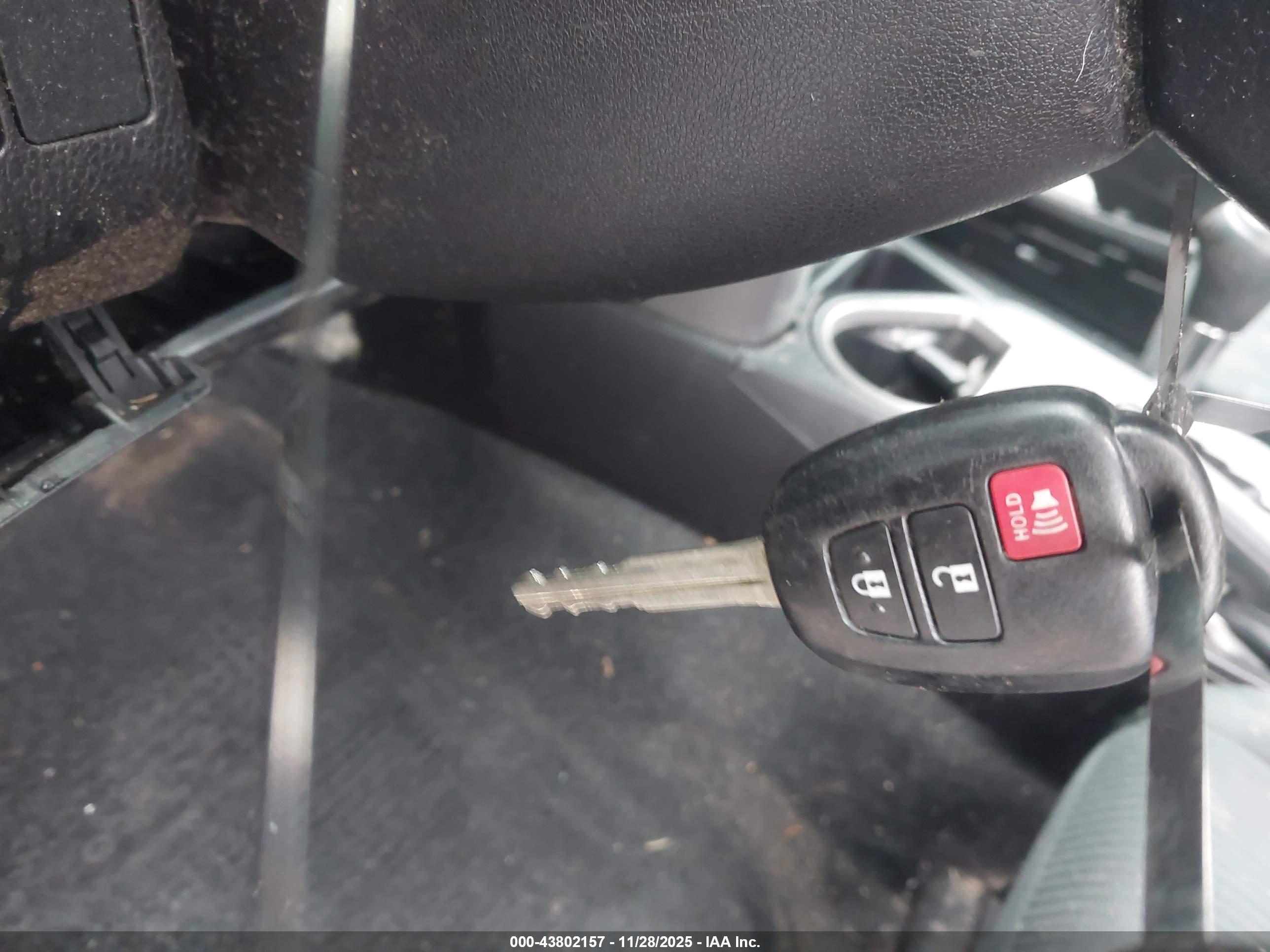 TOYOTA RAV4 image 11