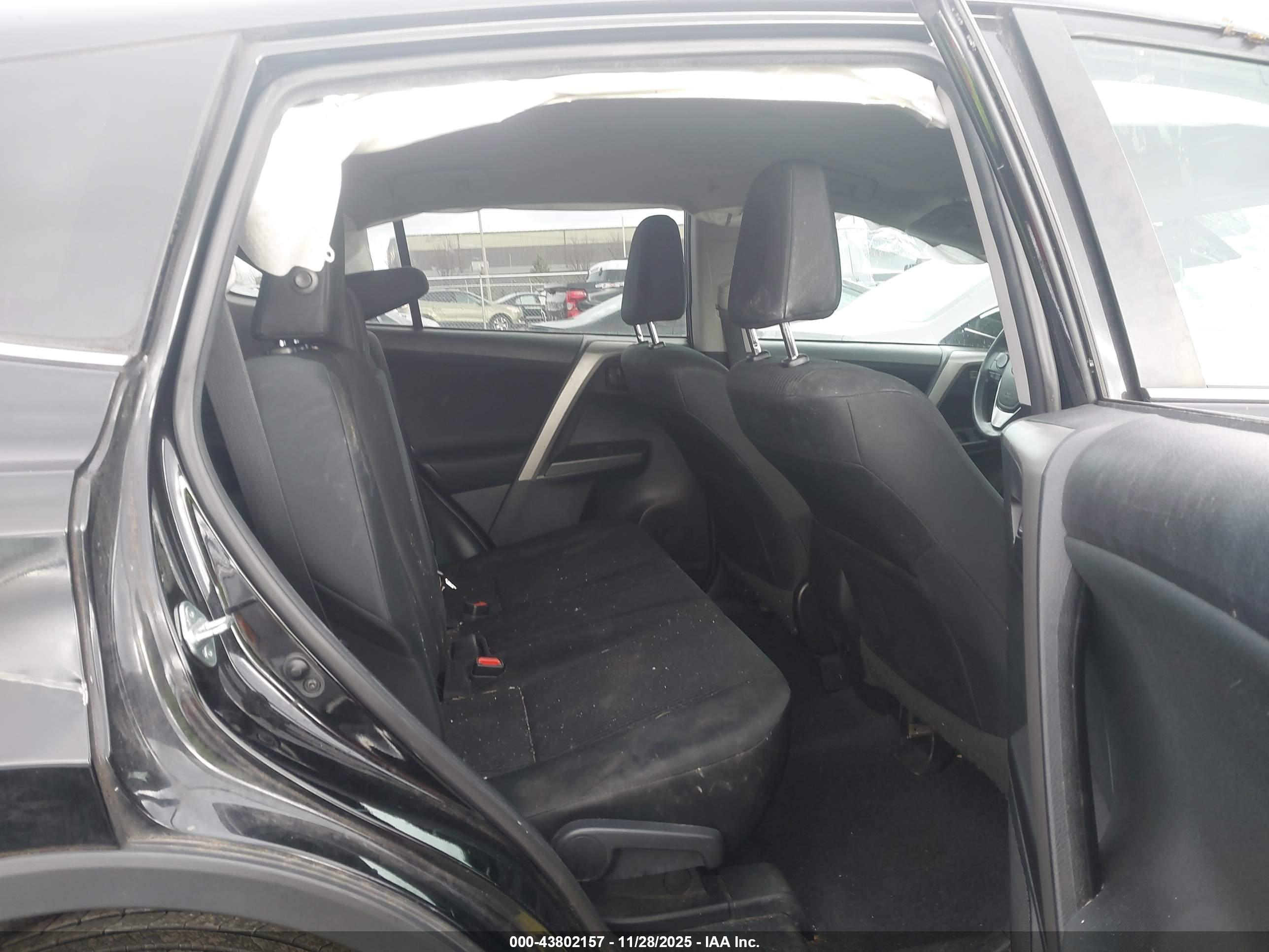 TOYOTA RAV4 image 8