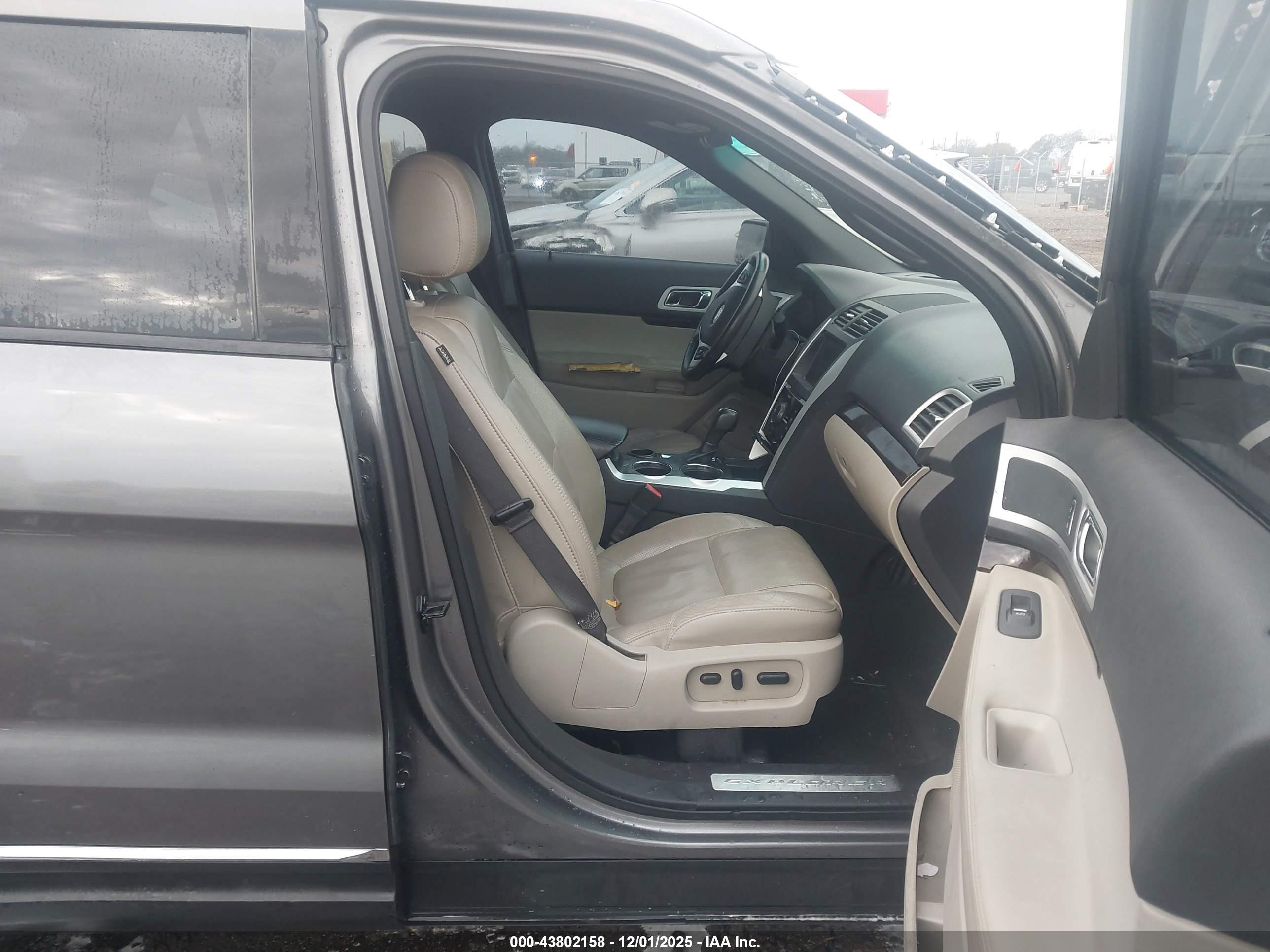 FORD EXPLORER image 5