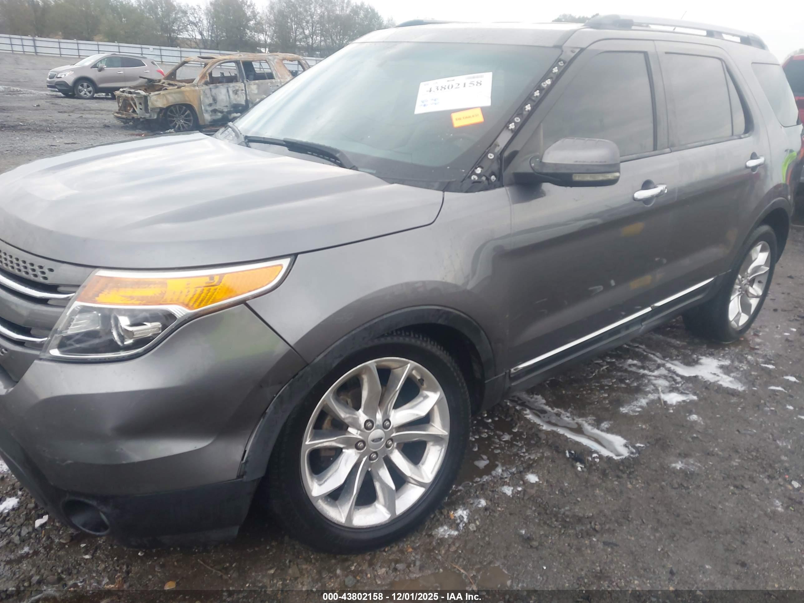 FORD EXPLORER image 6