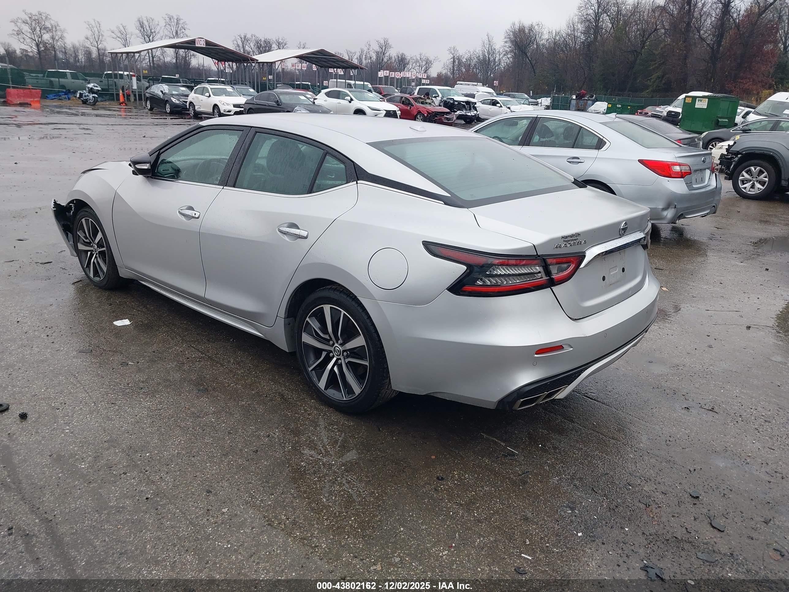 NISSAN MAXIMA image 3