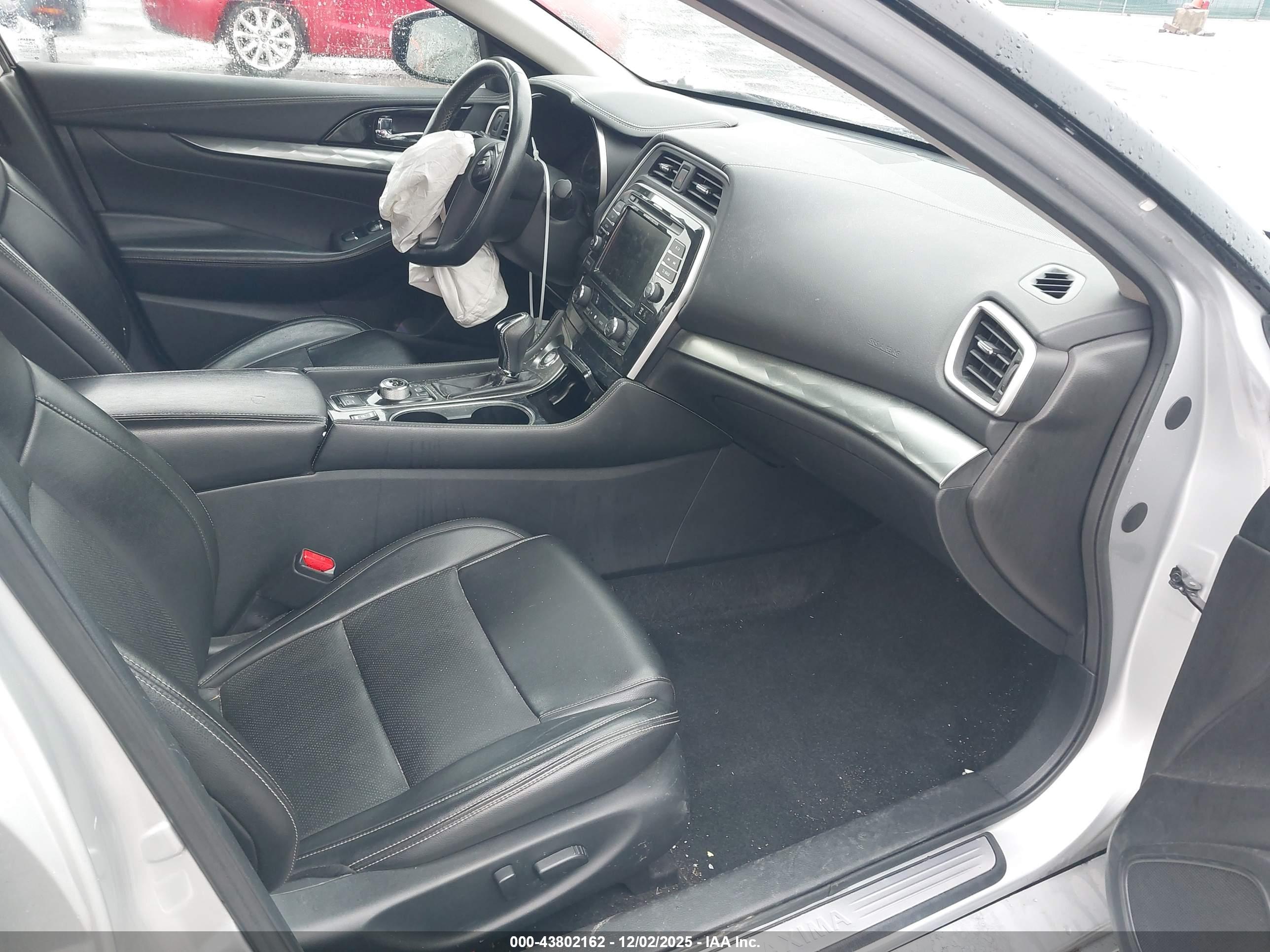 NISSAN MAXIMA image 5